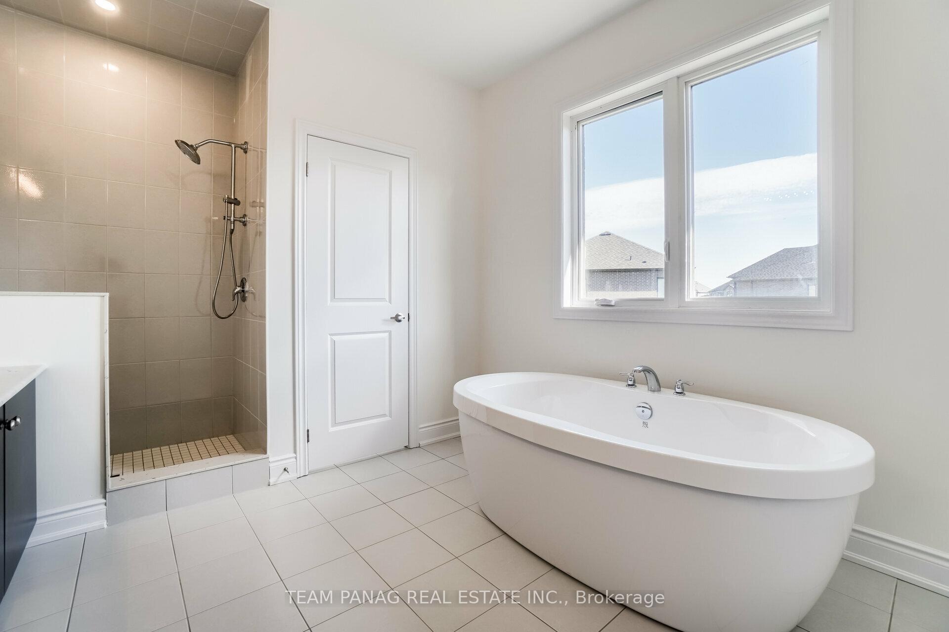Photo 10 of 27 Valleyway Drive, Brampton, Credit Valley — HOMEH