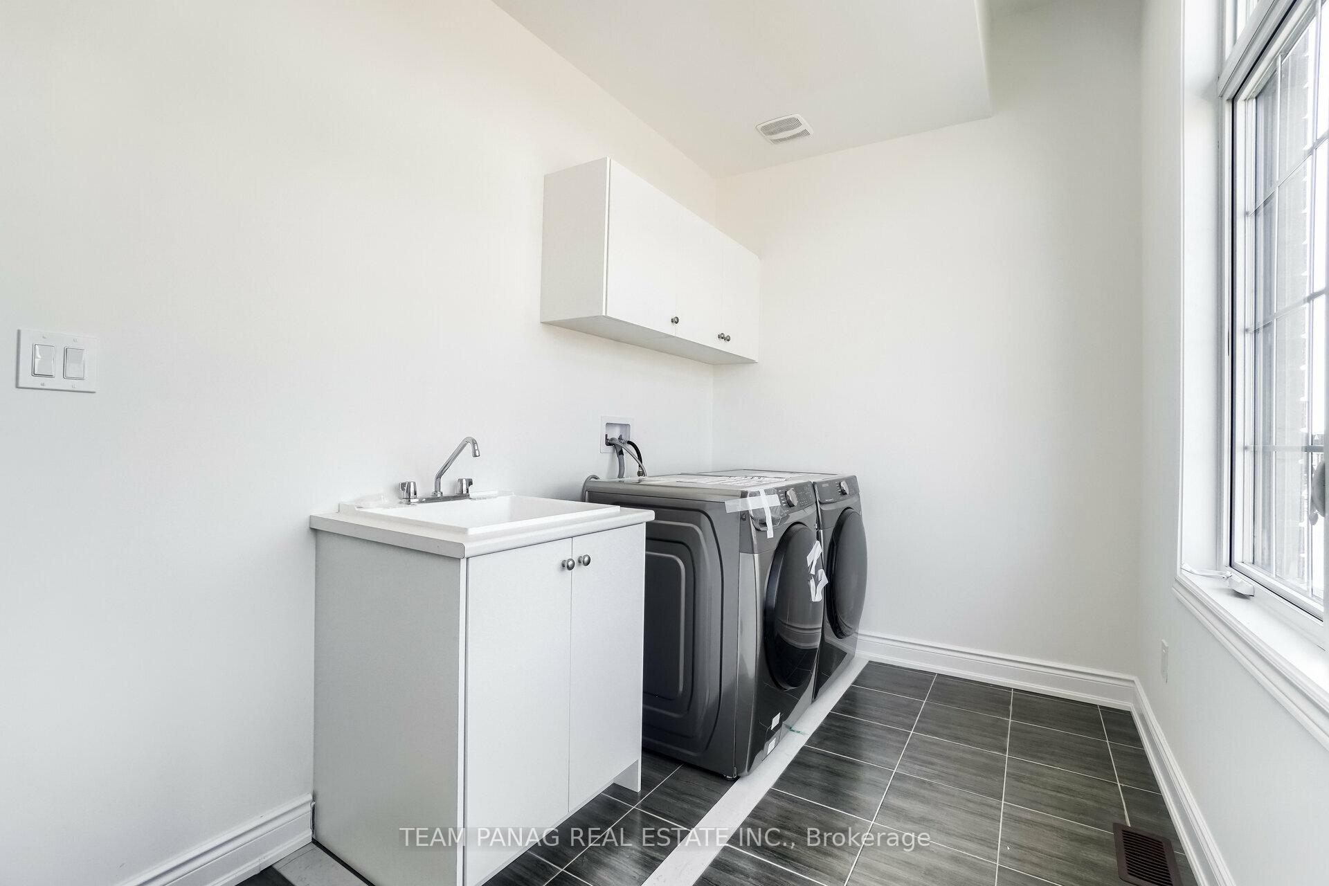 Photo 5 of 27 Valleyway Drive, Brampton, Credit Valley — HOMEH