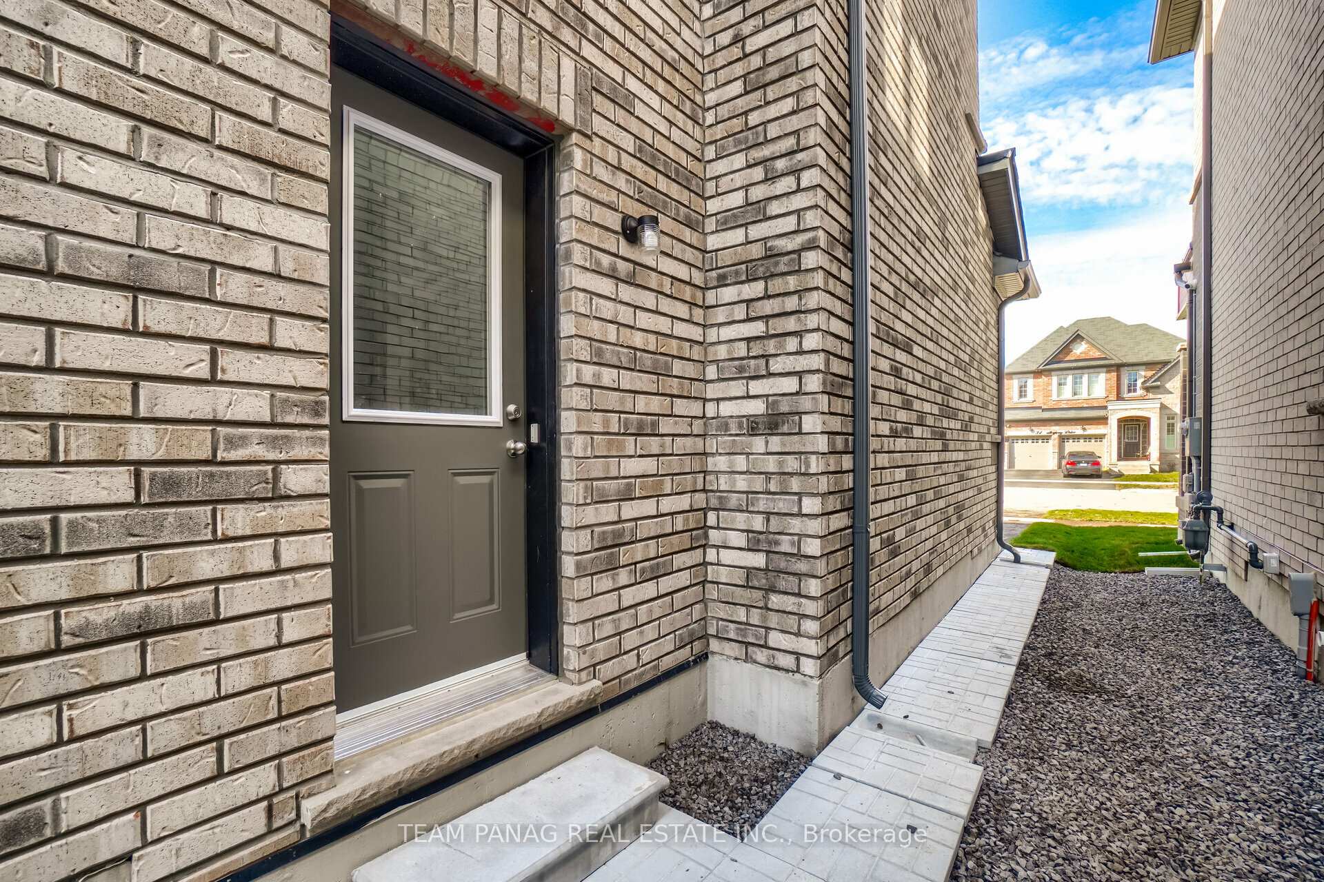 Photo 23 of 27 Valleyway Drive, Brampton, Credit Valley — HOMEH