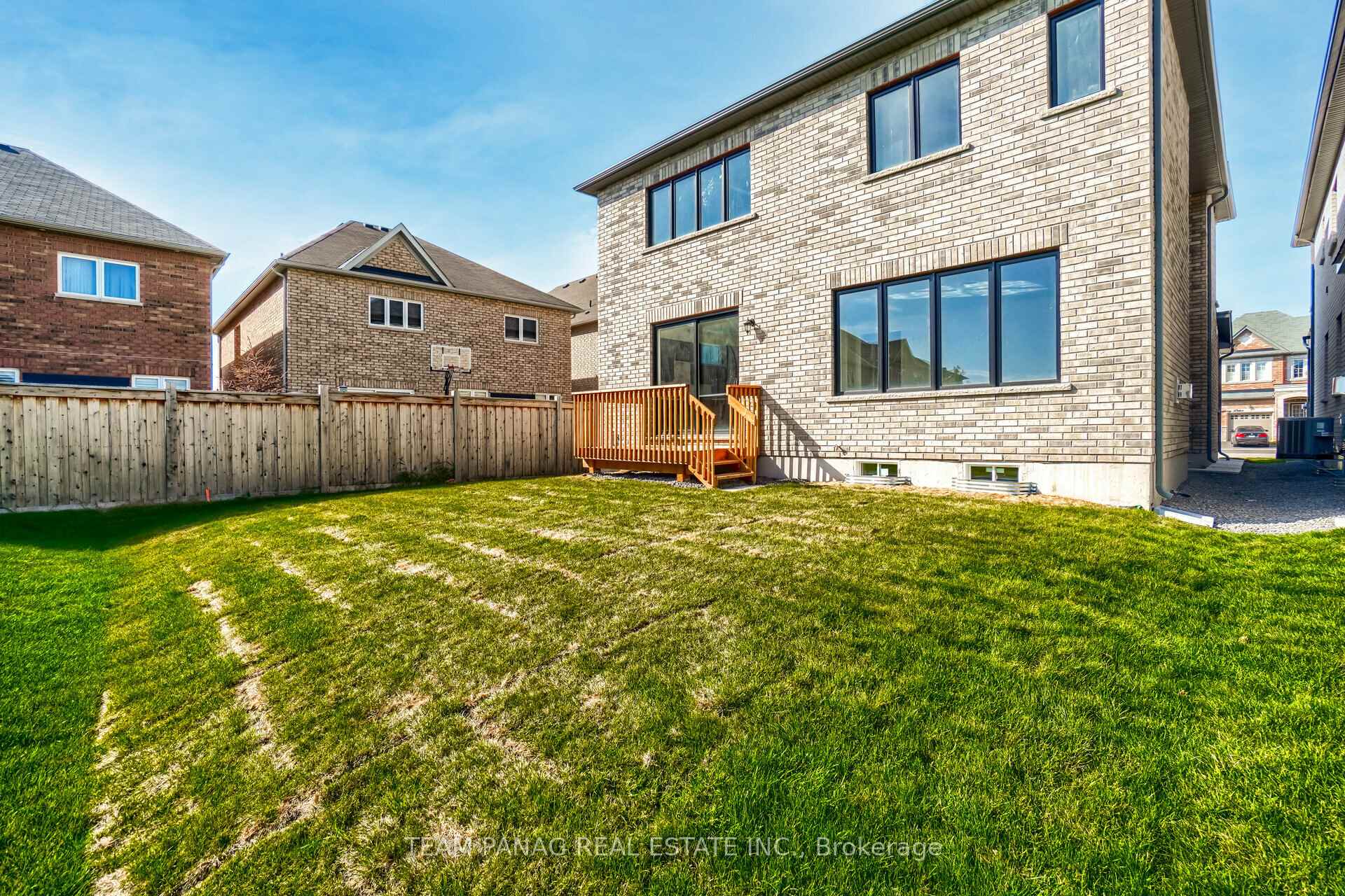 Photo 24 of 27 Valleyway Drive, Brampton, Credit Valley — HOMEH
