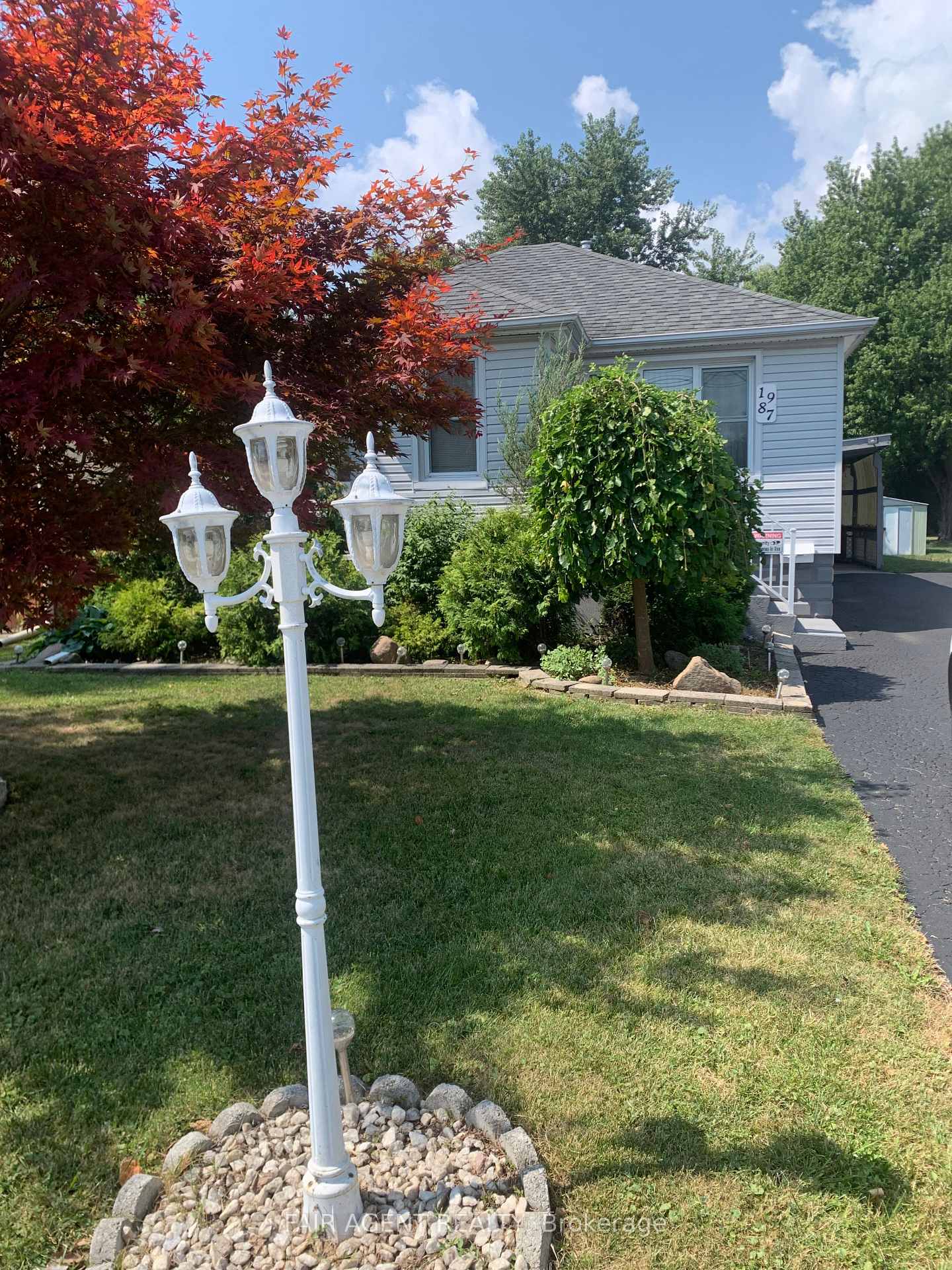 Photo 1 of 1987 Balfour Boulevard, Windsor — HOMEH