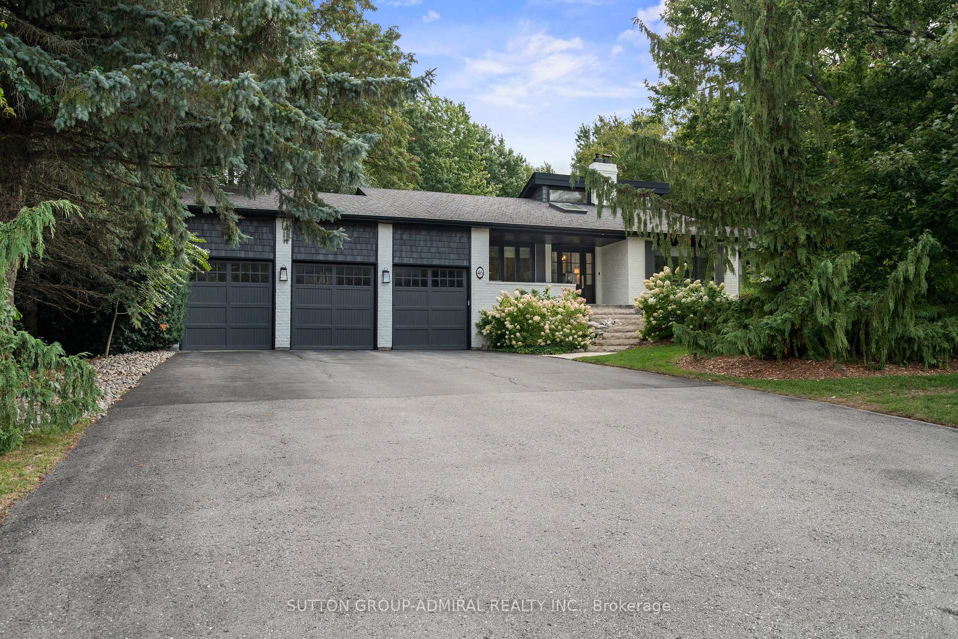 Photo 1 of 46 Munshaw Court, King, Pottageville — HOMEH