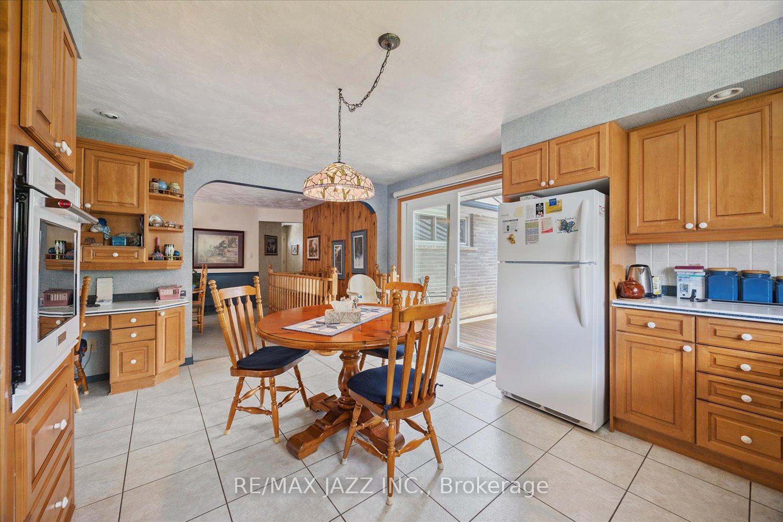 Photo 2 of 606 Gibbons Street, Oshawa, McLaughlin — HOMEH