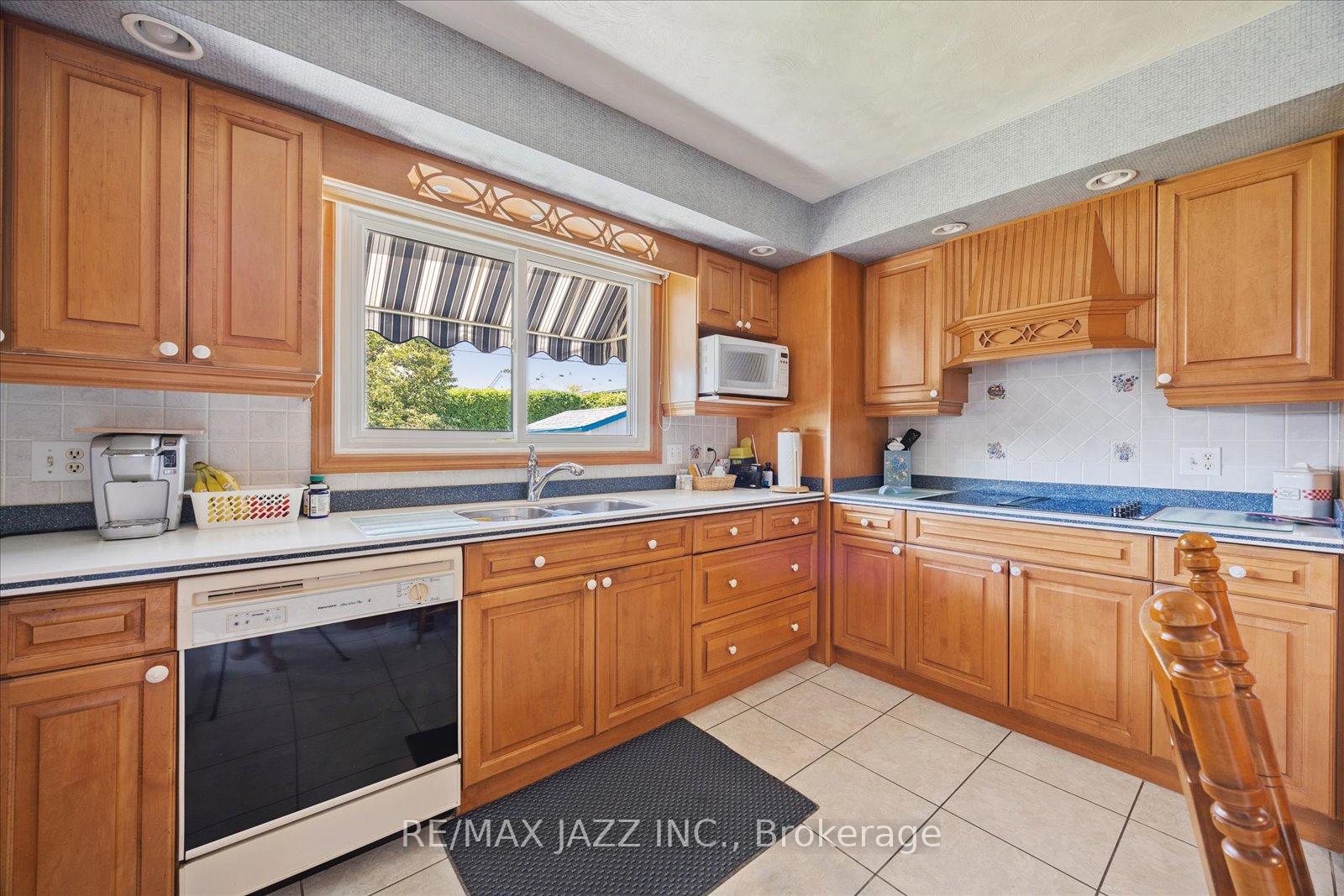 Photo 6 of 606 Gibbons Street, Oshawa, McLaughlin — HOMEH