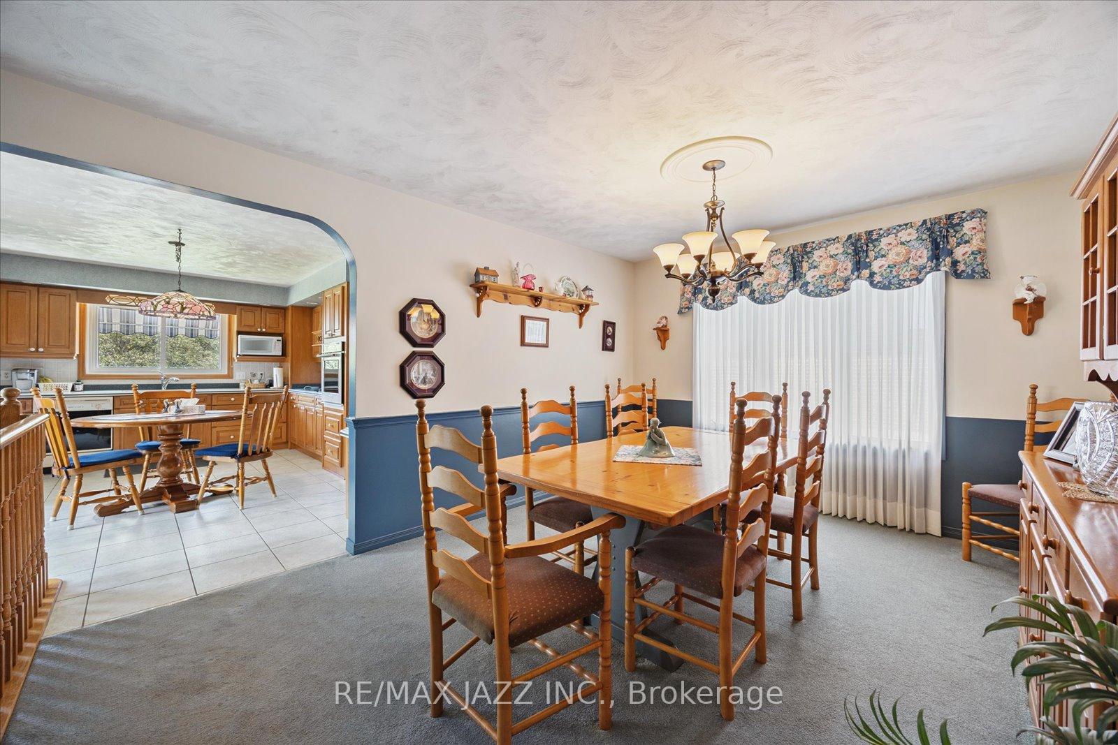 Photo 4 of 606 Gibbons Street, Oshawa, McLaughlin — HOMEH