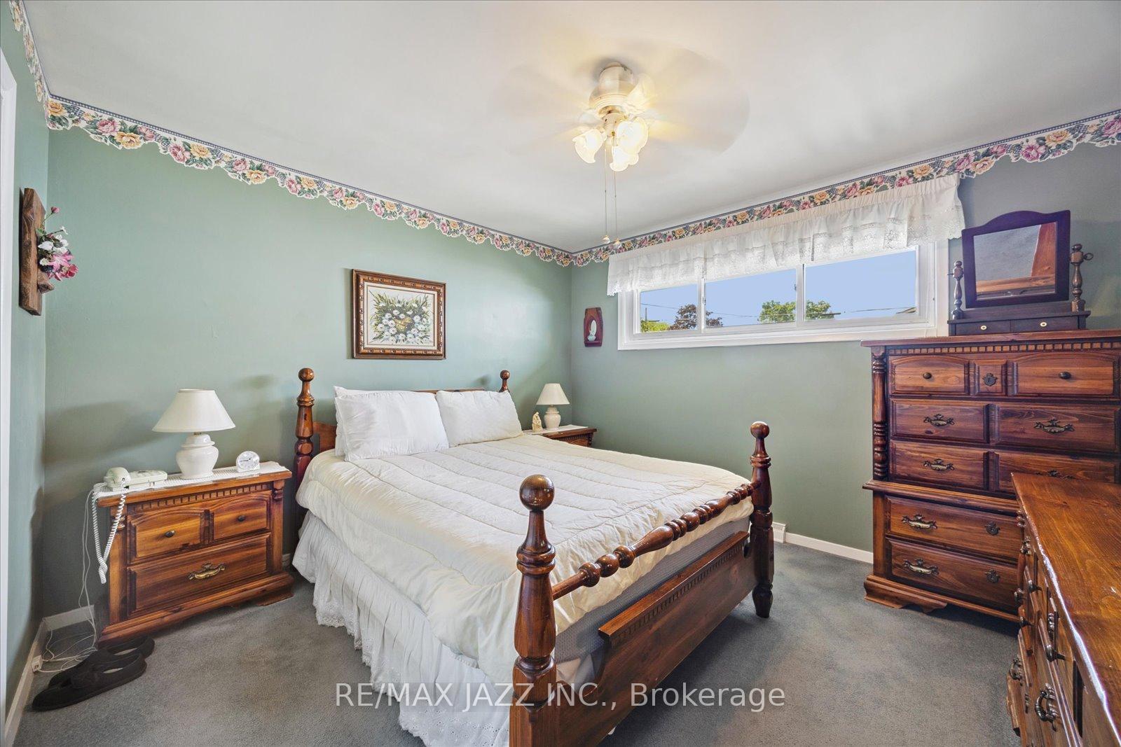 Photo 5 of 606 Gibbons Street, Oshawa, McLaughlin — HOMEH