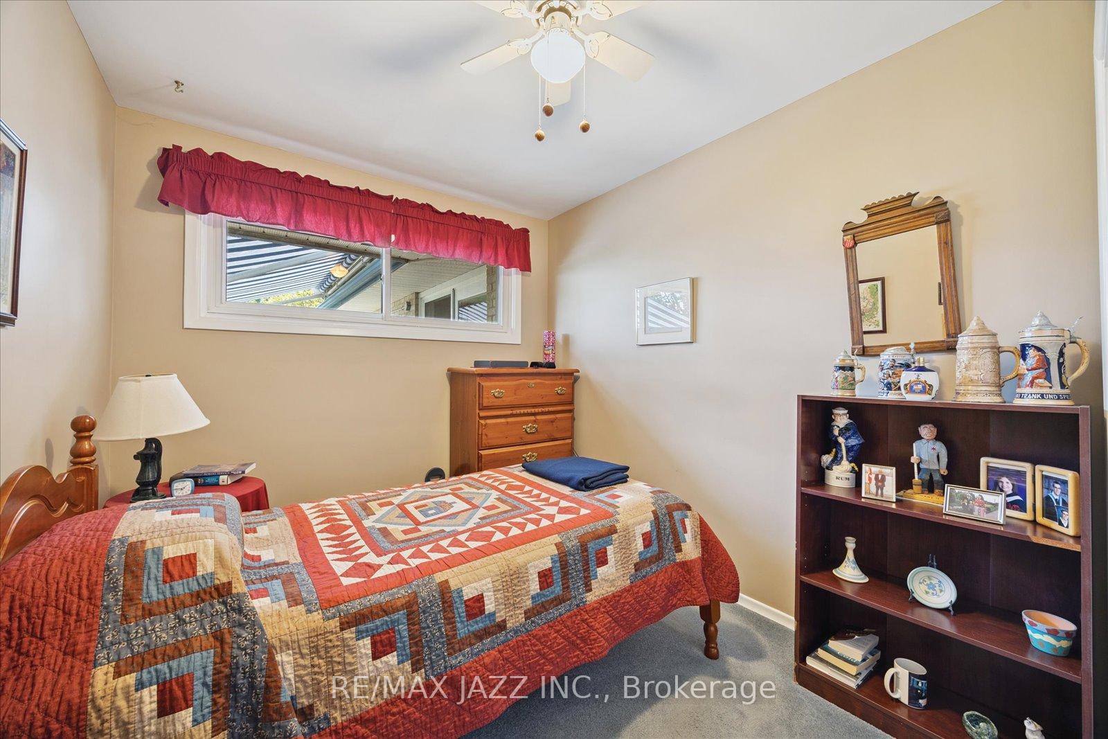 Photo 3 of 606 Gibbons Street, Oshawa, McLaughlin — HOMEH