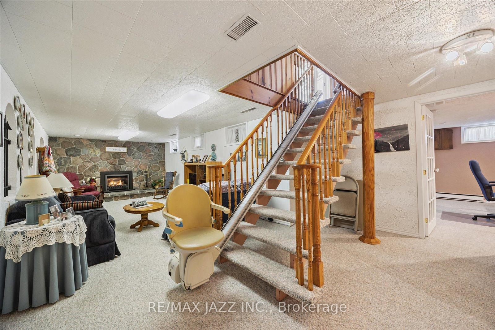 Photo 9 of 606 Gibbons Street, Oshawa, McLaughlin — HOMEH