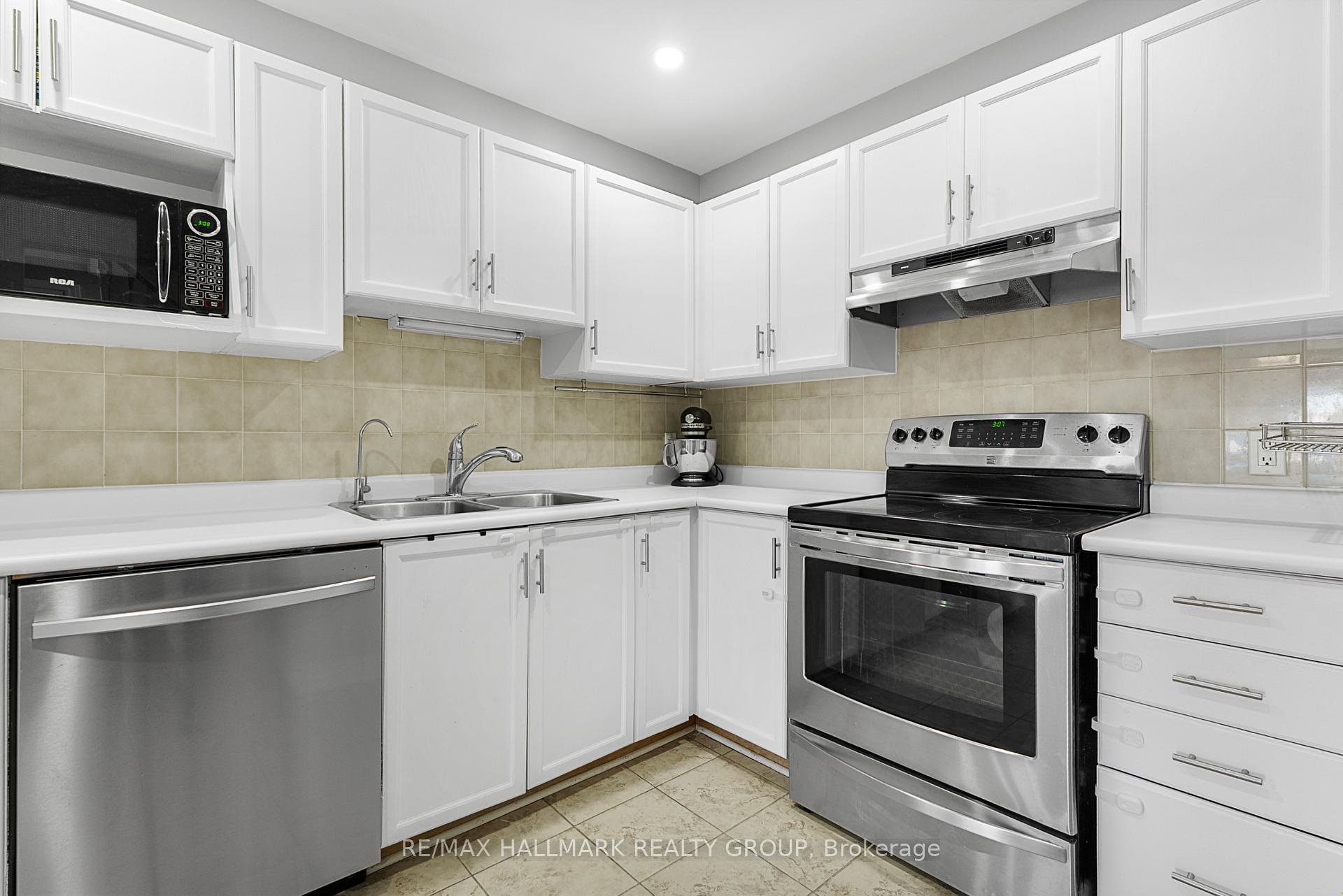 Photo 8 of 93 Cedarock Drive, Ottawa, Kanata - Bridlewood — HOMEH