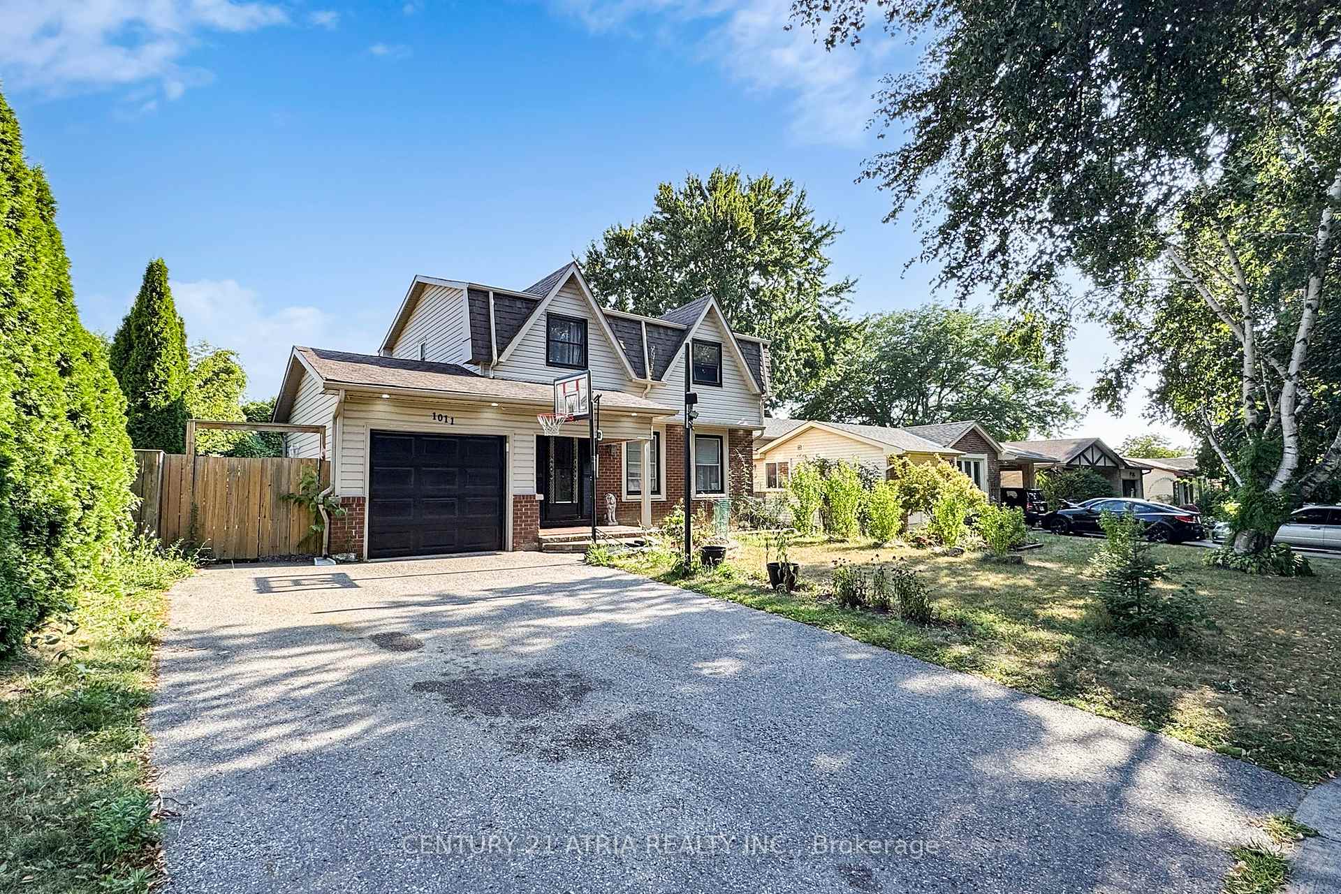 Front of 1011 Basswood Avenue