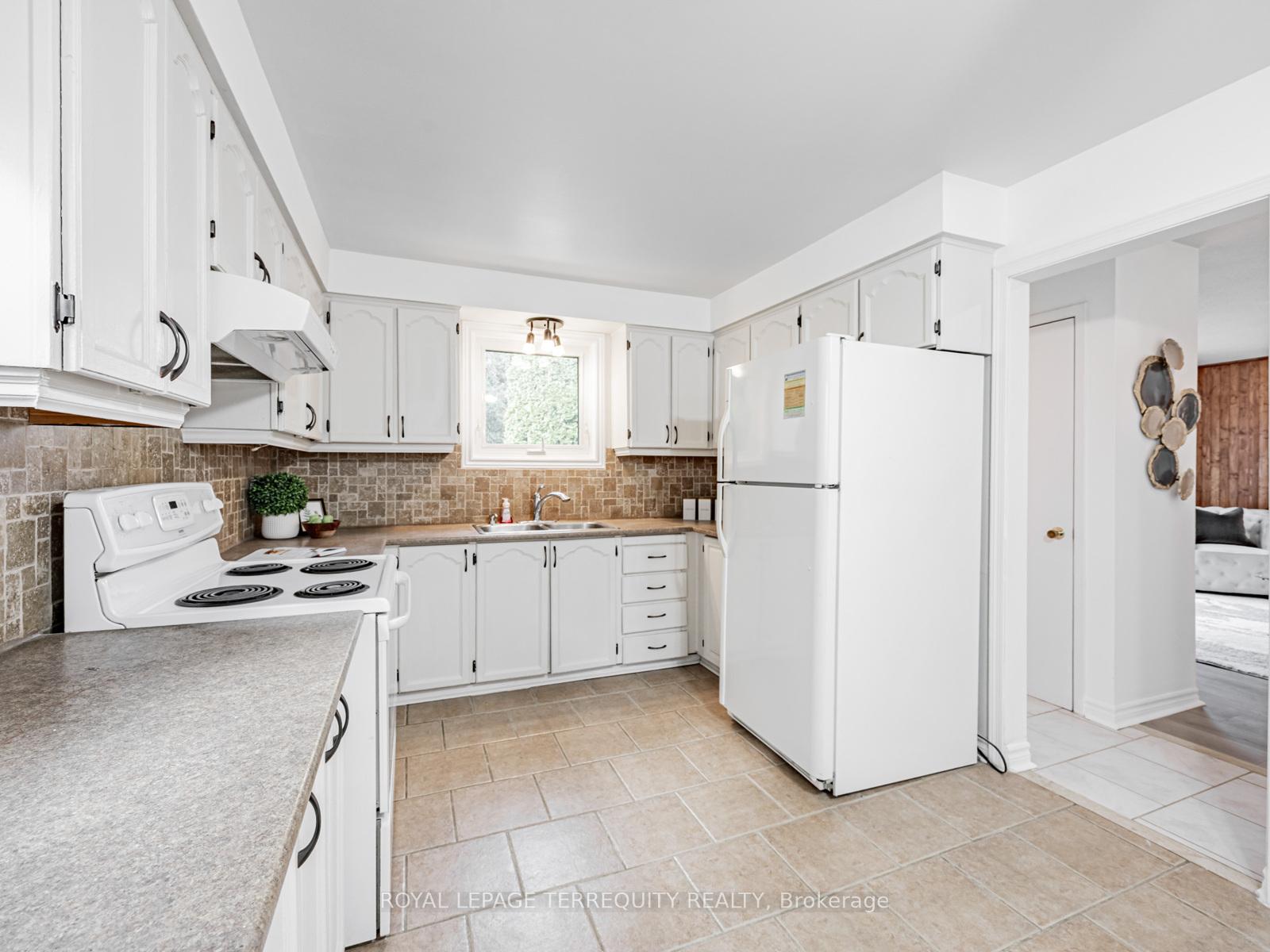 Photo 17 of 1858 Shadybrook Drive, Pickering, Amberlea — HOMEH