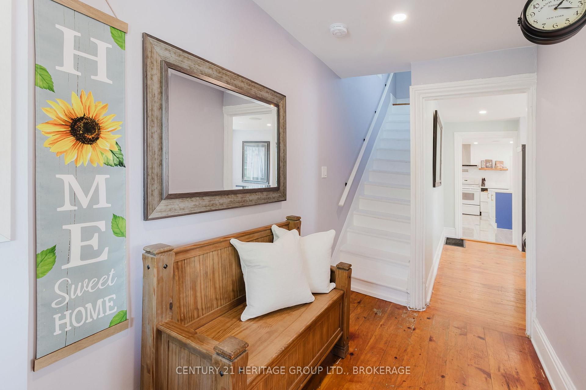Photo 5 of 697 Montreal Street, Kingston, East of Sir John A. Blvd — HOMEH