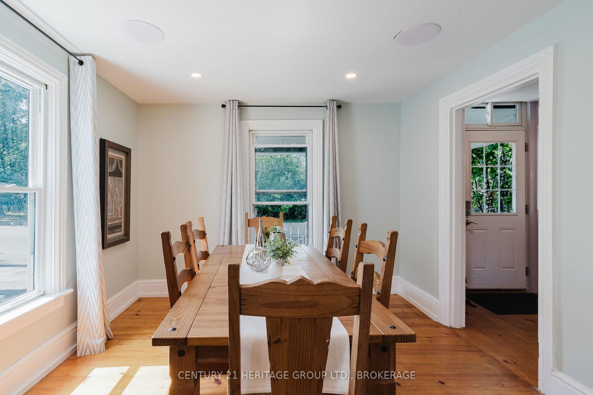 Photo 4 of 697 Montreal Street, Kingston, East of Sir John A. Blvd — HOMEH