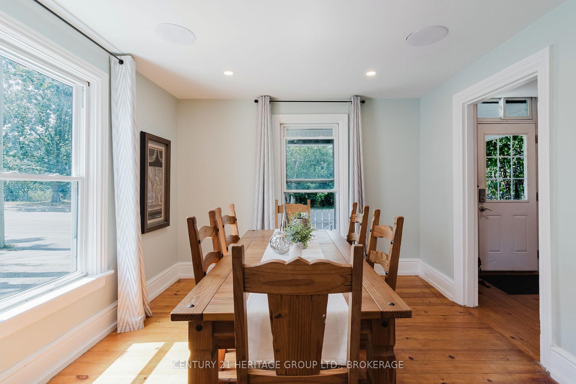 Photo 11 of 697 Montreal Street, Kingston, East of Sir John A. Blvd — HOMEH