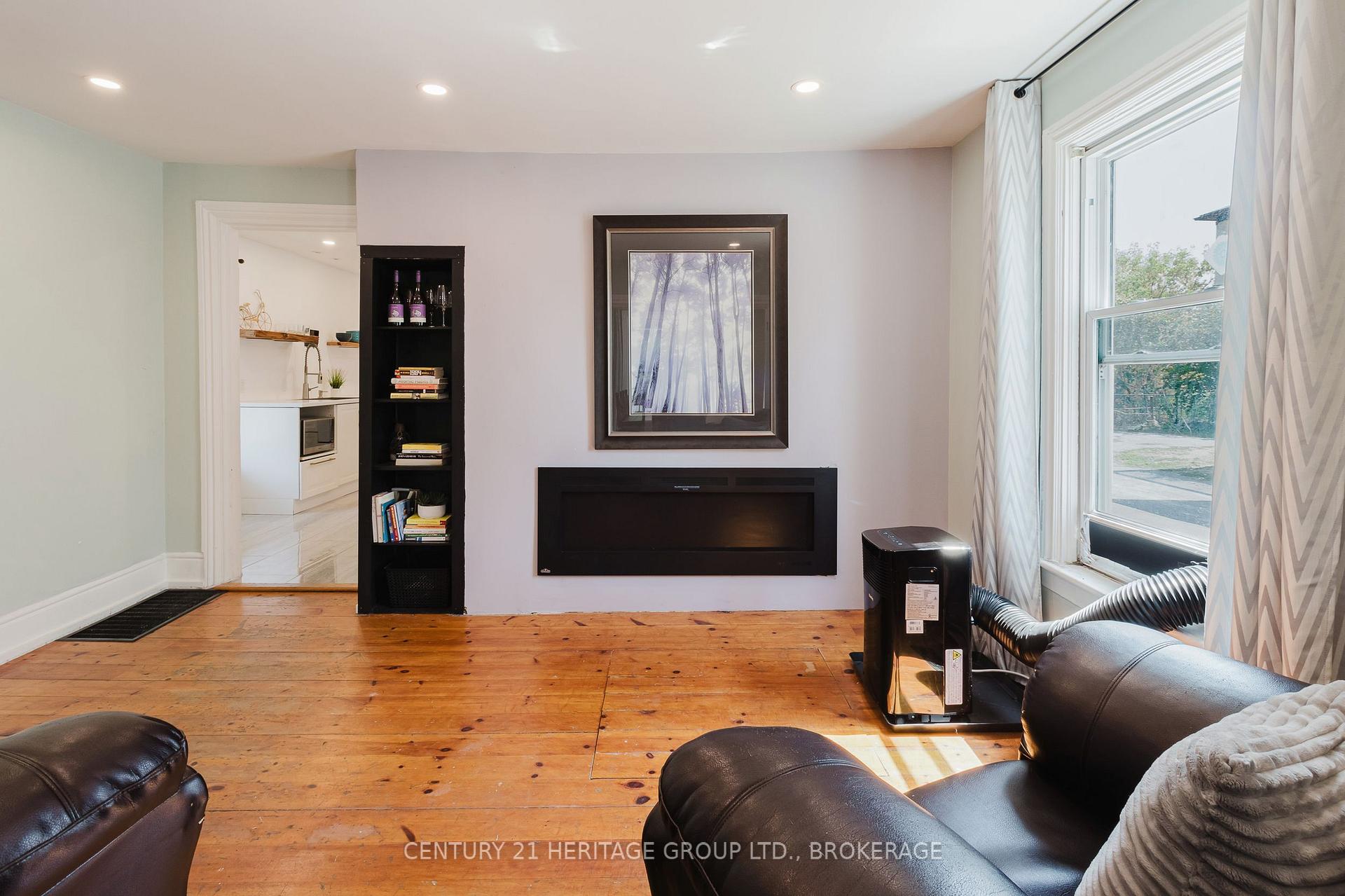 Photo 12 of 697 Montreal Street, Kingston, East of Sir John A. Blvd — HOMEH
