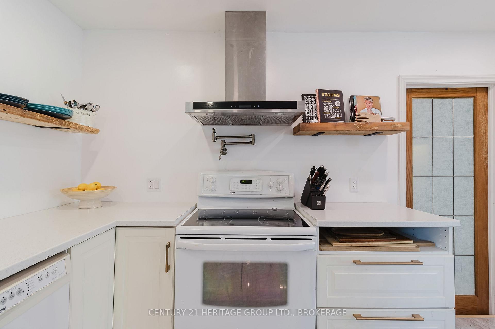 Photo 44 of 697 Montreal Street, Kingston, East of Sir John A. Blvd — HOMEH
