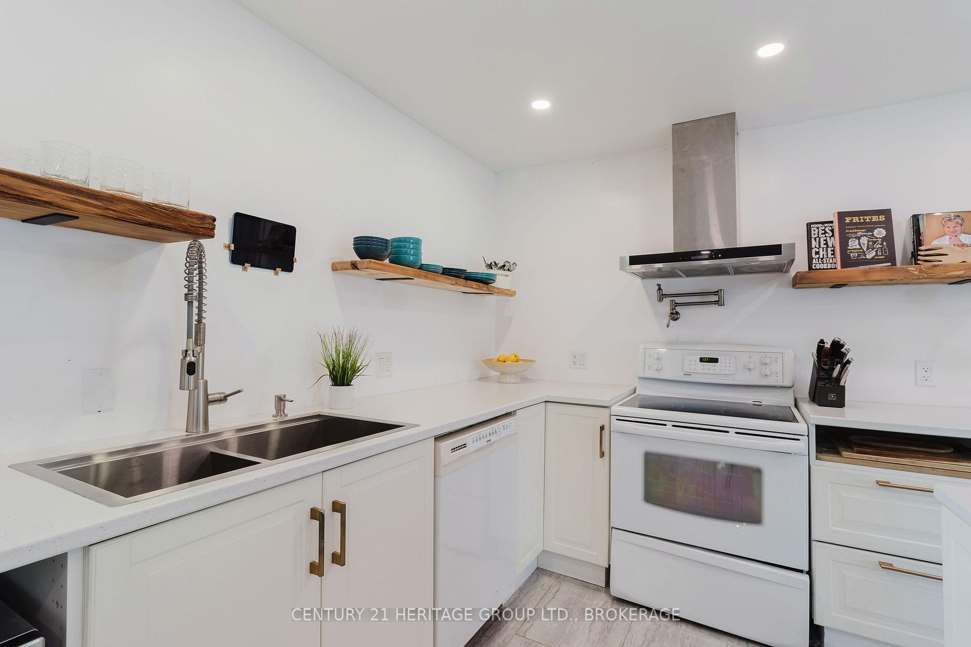 Photo 20 of 697 Montreal Street, Kingston, East of Sir John A. Blvd — HOMEH