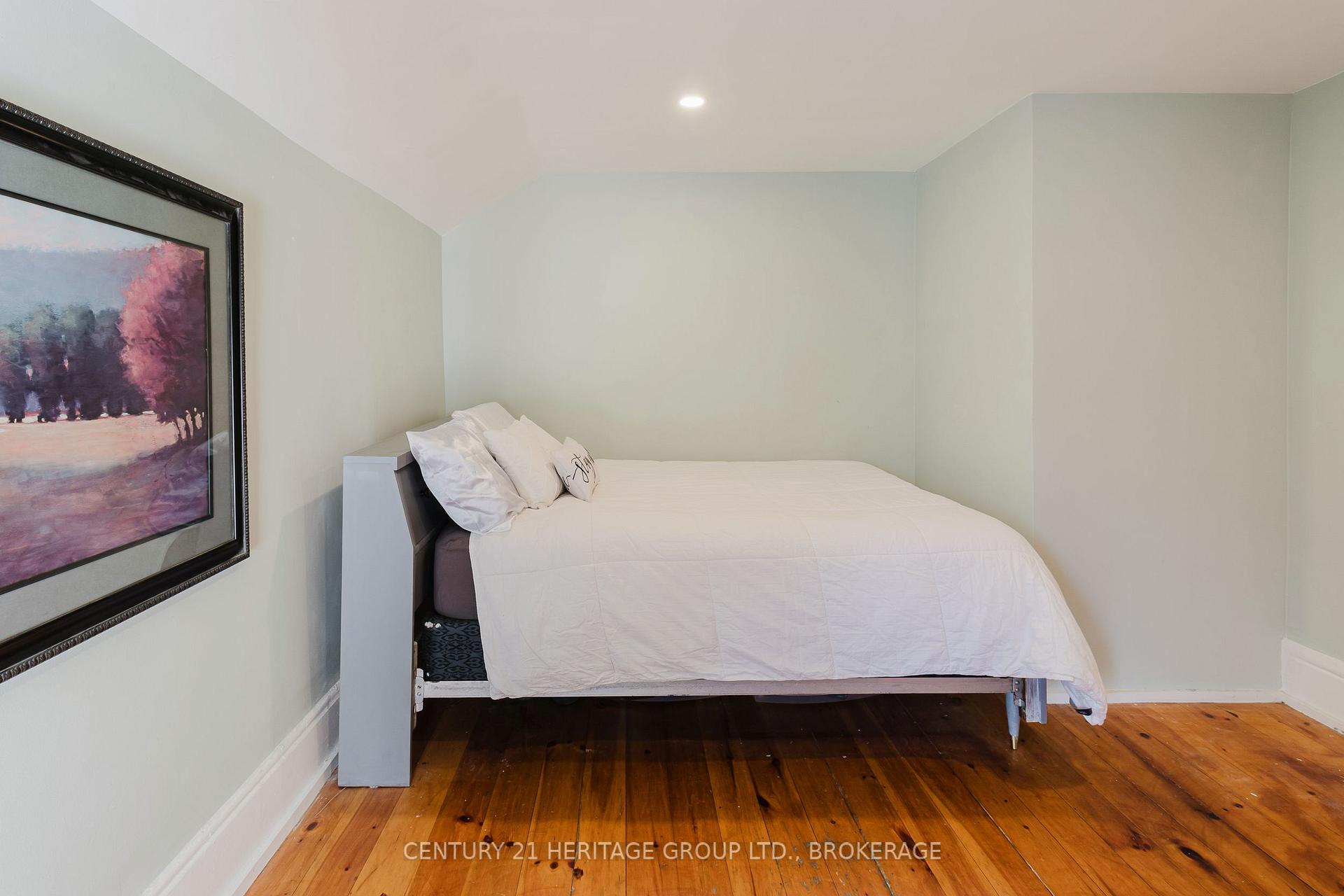 Photo 47 of 697 Montreal Street, Kingston, East of Sir John A. Blvd — HOMEH
