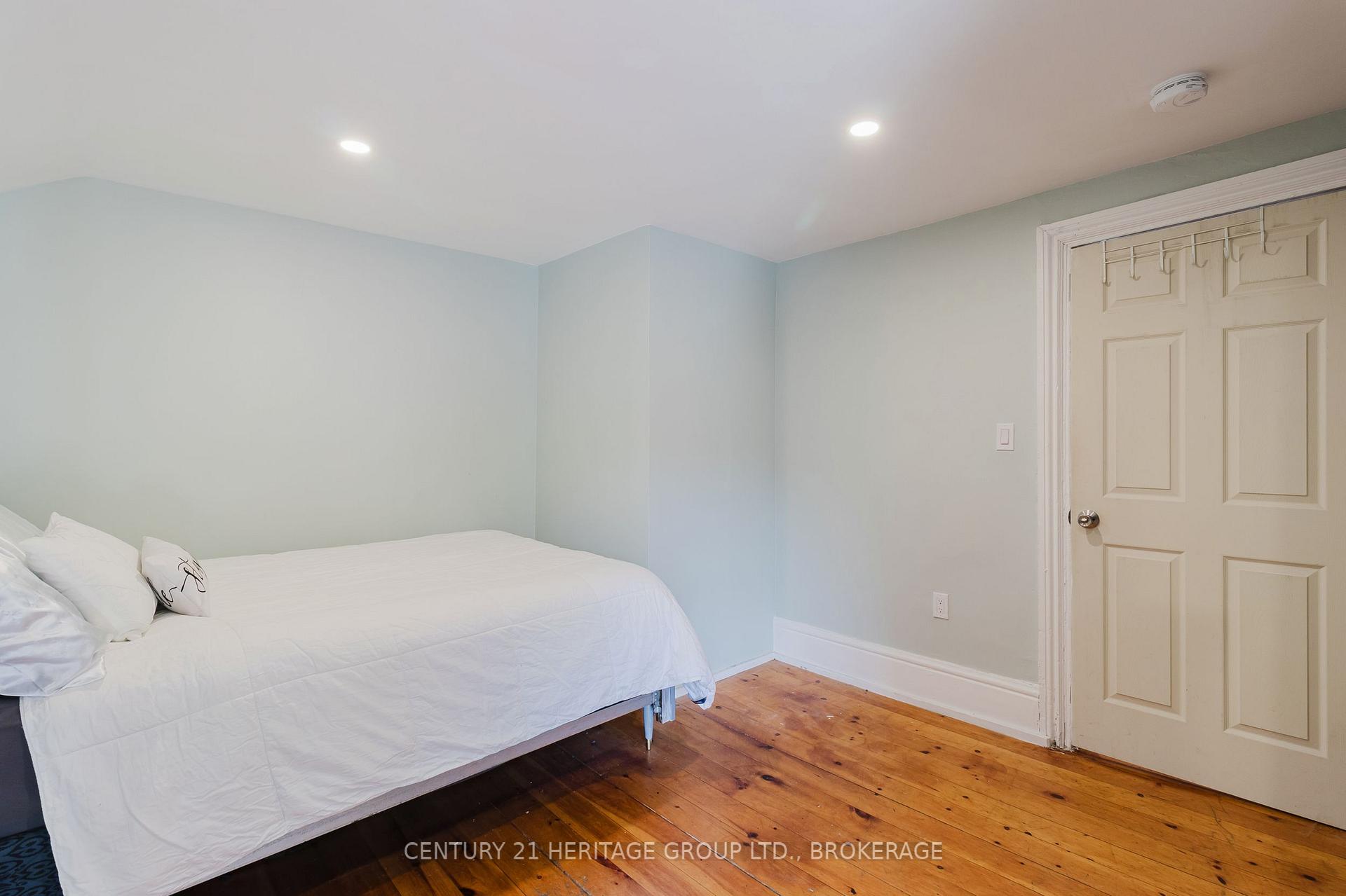 Photo 32 of 697 Montreal Street, Kingston, East of Sir John A. Blvd — HOMEH