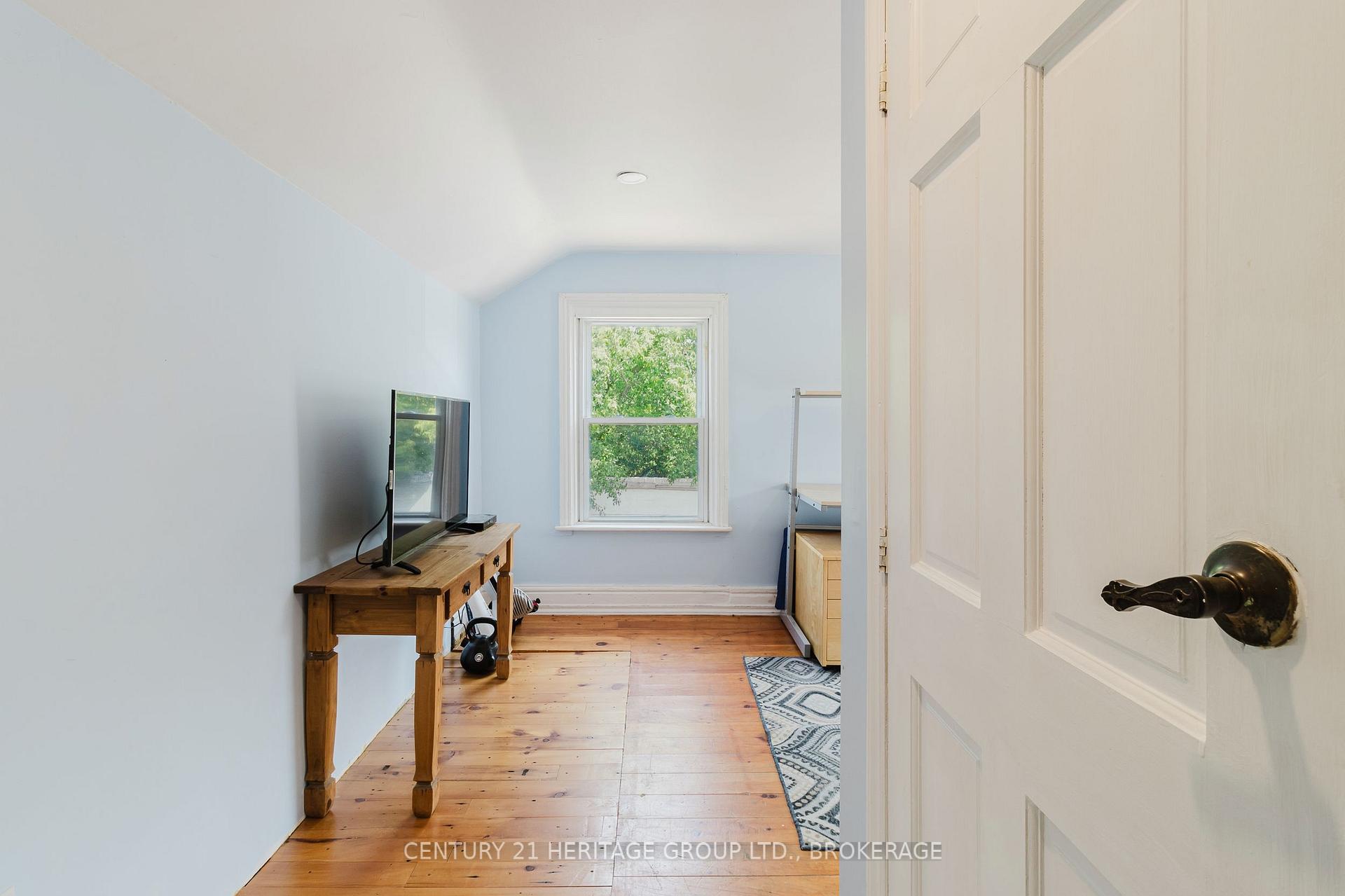 Photo 37 of 697 Montreal Street, Kingston, East of Sir John A. Blvd — HOMEH