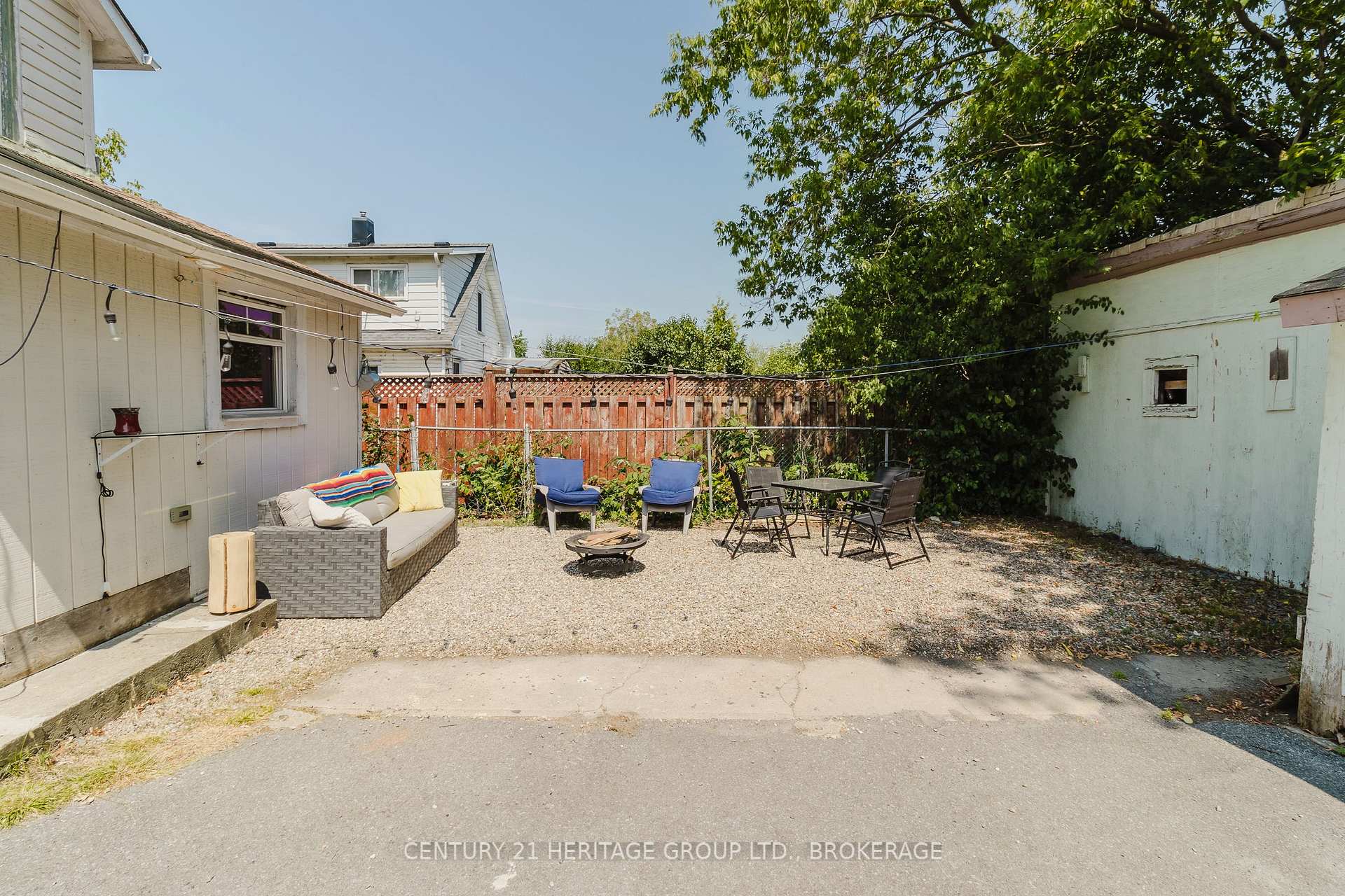 Photo 35 of 697 Montreal Street, Kingston, East of Sir John A. Blvd — HOMEH