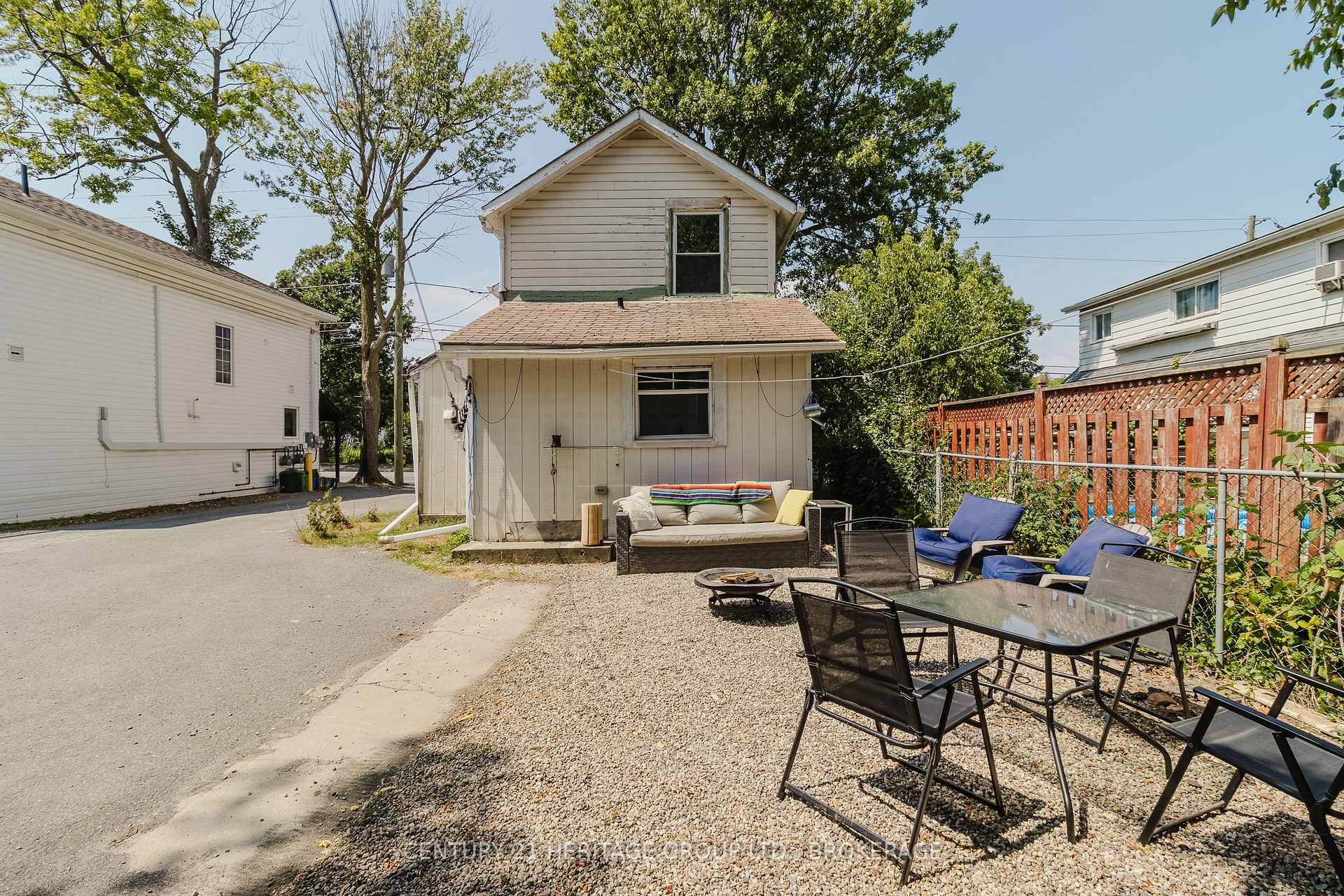 Photo 40 of 697 Montreal Street, Kingston, East of Sir John A. Blvd — HOMEH