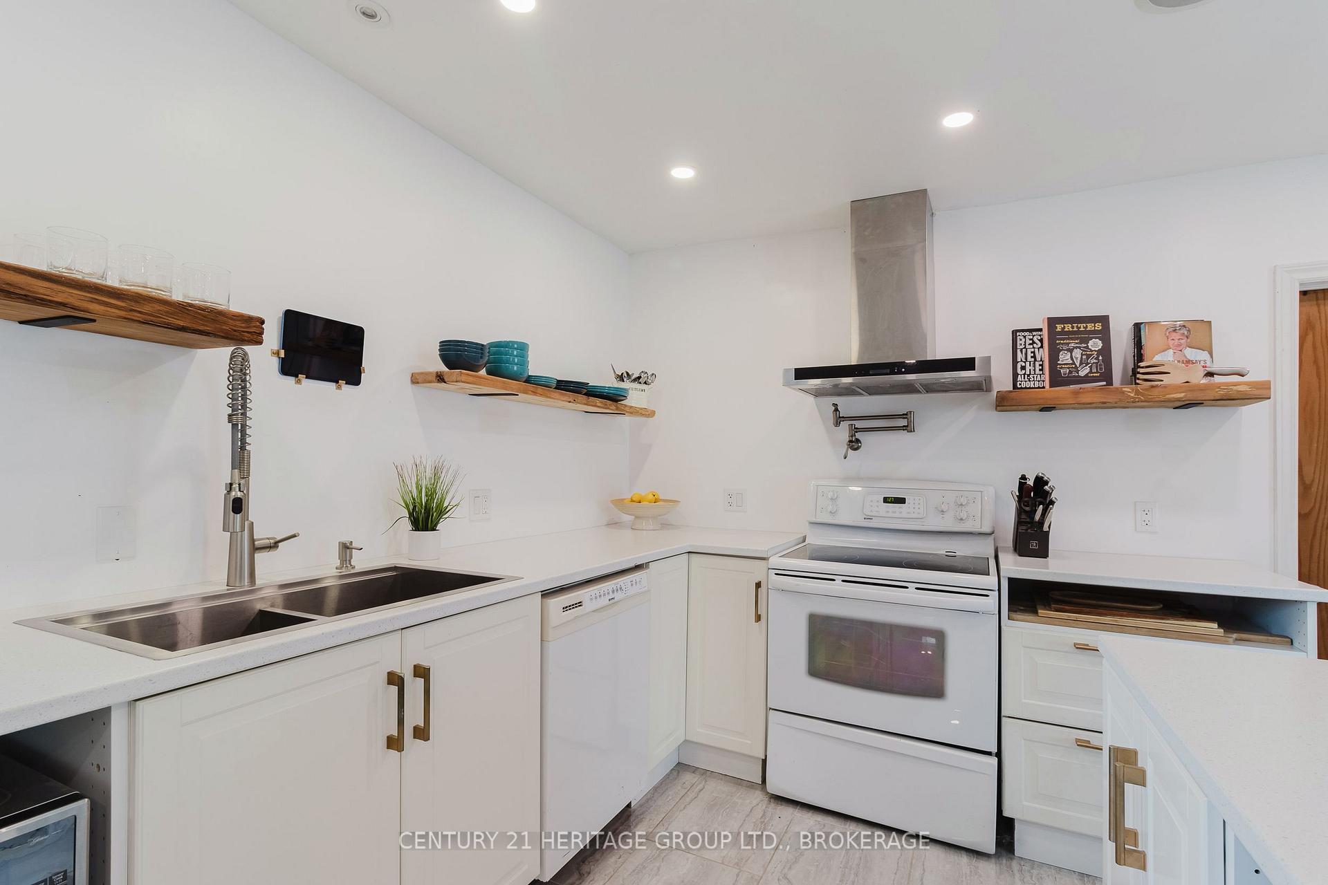 Photo 50 of 697 Montreal Street, Kingston, East of Sir John A. Blvd — HOMEH