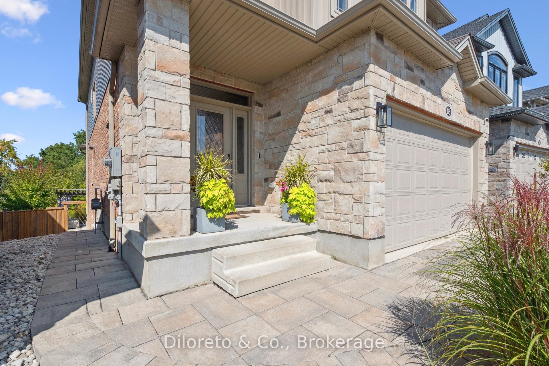 Photo 6 of 18 McIntyre Court, Guelph, Pineridge/Westminster Woods — HOMEH