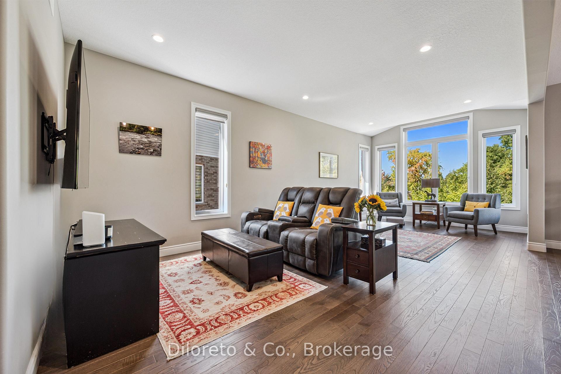 Photo 3 of 18 McIntyre Court, Guelph, Pineridge/Westminster Woods — HOMEH