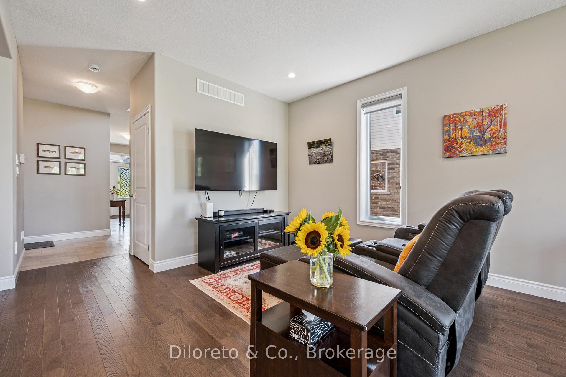 Photo 17 of 18 McIntyre Court, Guelph, Pineridge/Westminster Woods — HOMEH