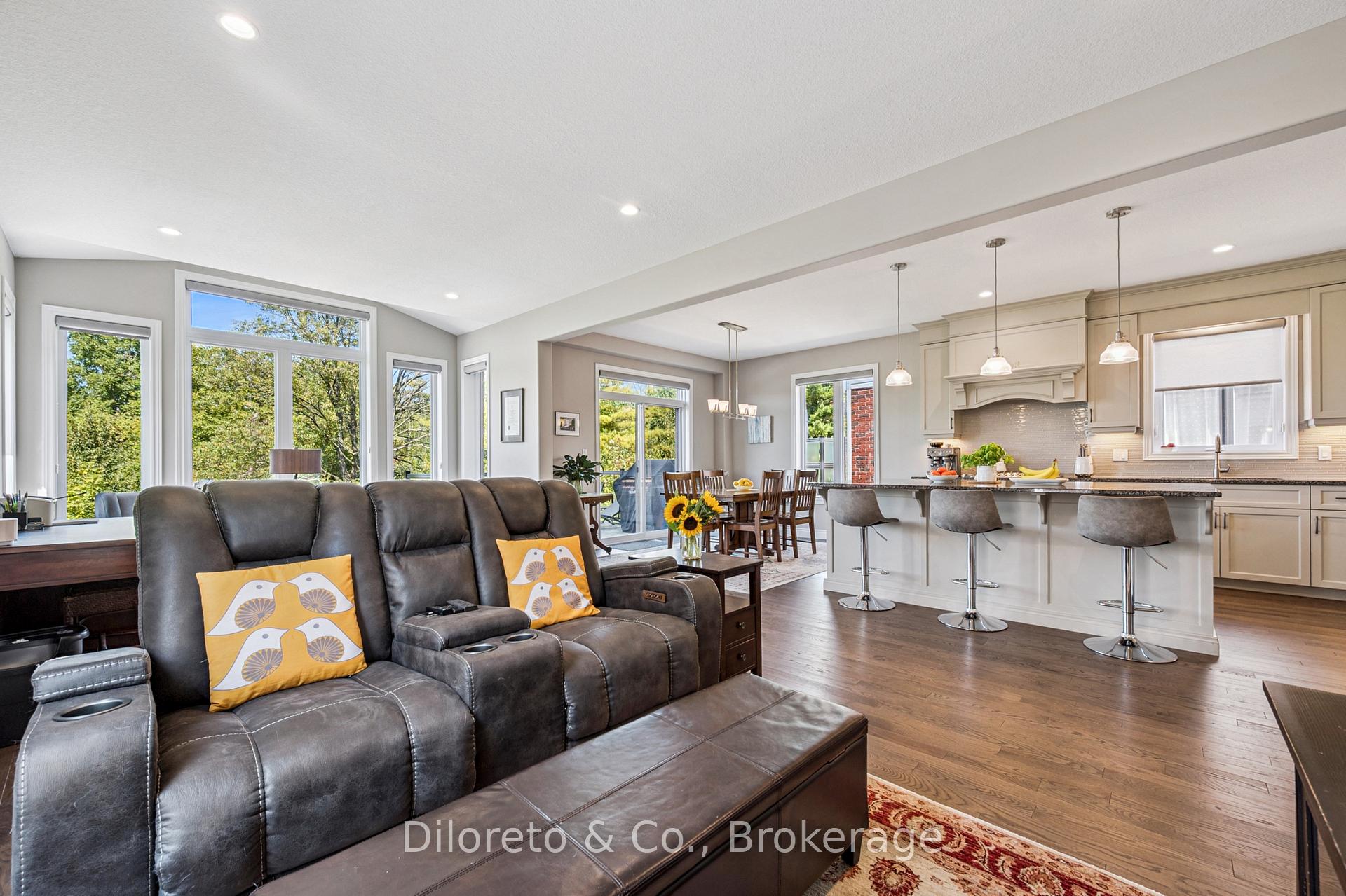 Photo 5 of 18 McIntyre Court, Guelph, Pineridge/Westminster Woods — HOMEH