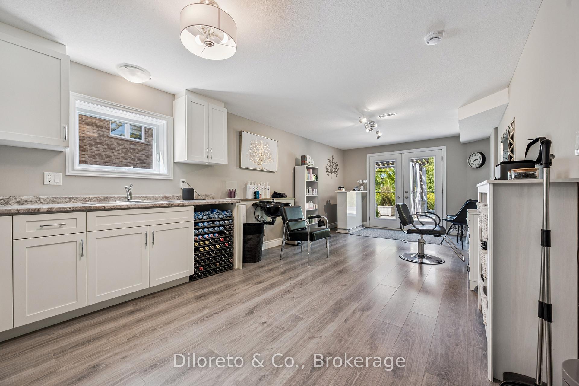 Photo 10 of 18 McIntyre Court, Guelph, Pineridge/Westminster Woods — HOMEH