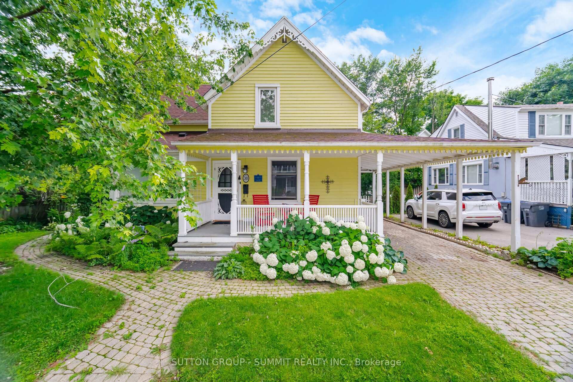 Front of 38 John Street S