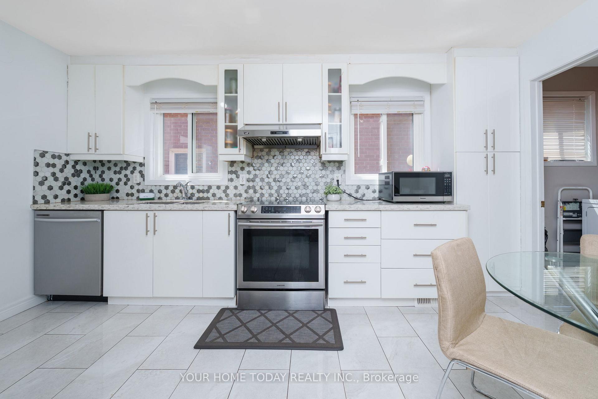 Photo 4 of 18 Alabaster Drive, Brampton, Brampton North — HOMEH