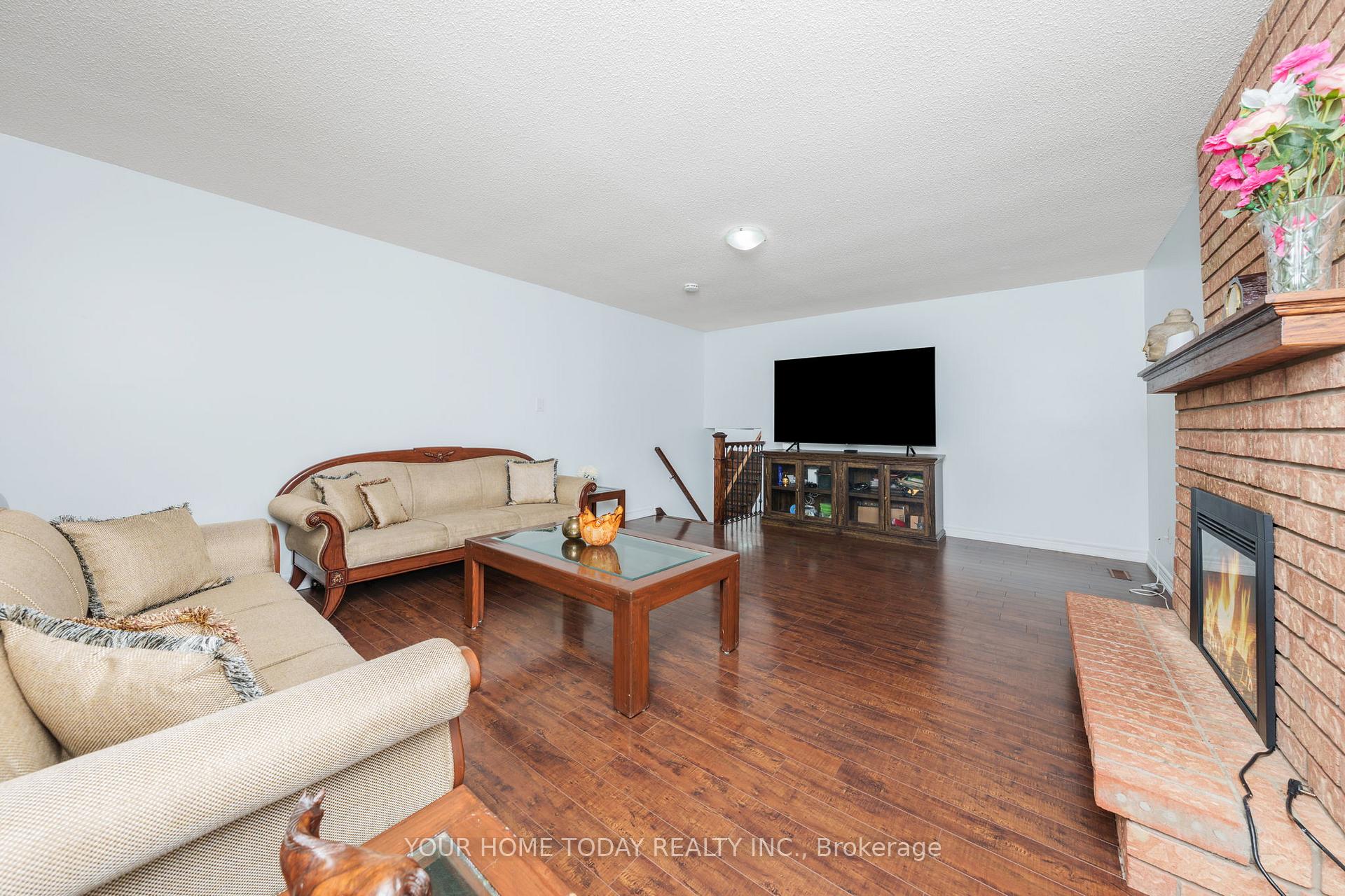 Photo 14 of 18 Alabaster Drive, Brampton, Brampton North — HOMEH