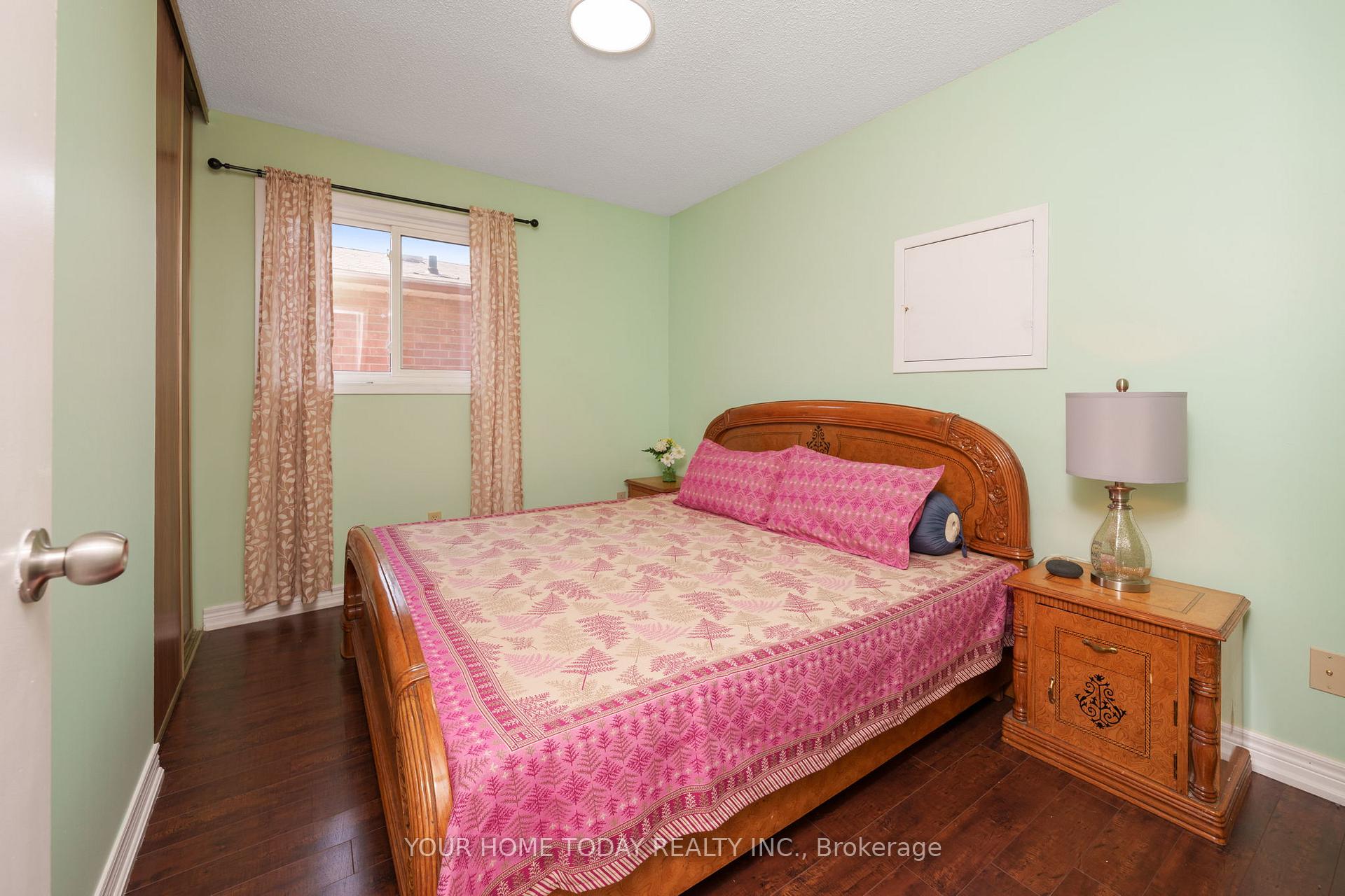 Photo 5 of 18 Alabaster Drive, Brampton, Brampton North — HOMEH