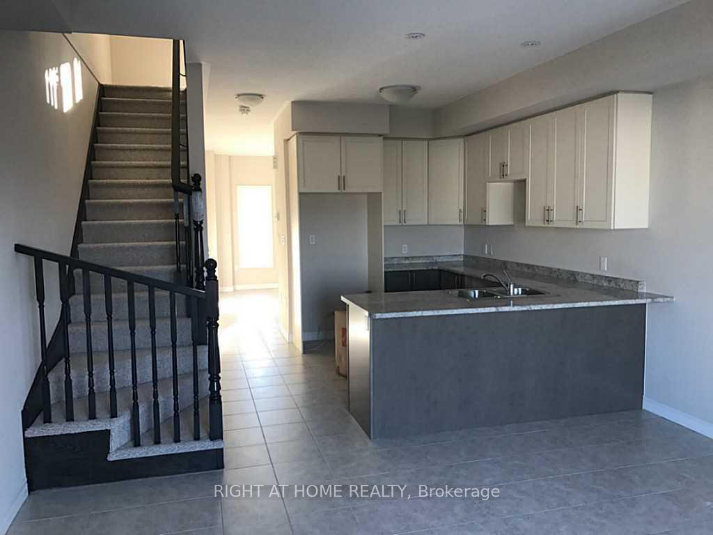 Photo 2 of 38 Bloom Crescent, Hamilton, Rural Glanbrook — HOMEH