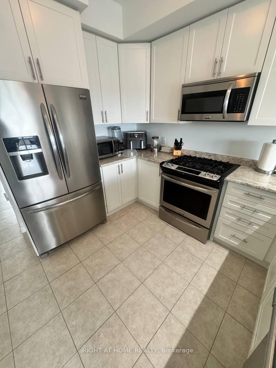 Photo 17 of 38 Bloom Crescent, Hamilton, Rural Glanbrook — HOMEH