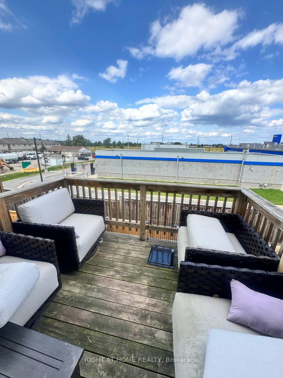 Photo 16 of 38 Bloom Crescent, Hamilton, Rural Glanbrook — HOMEH
