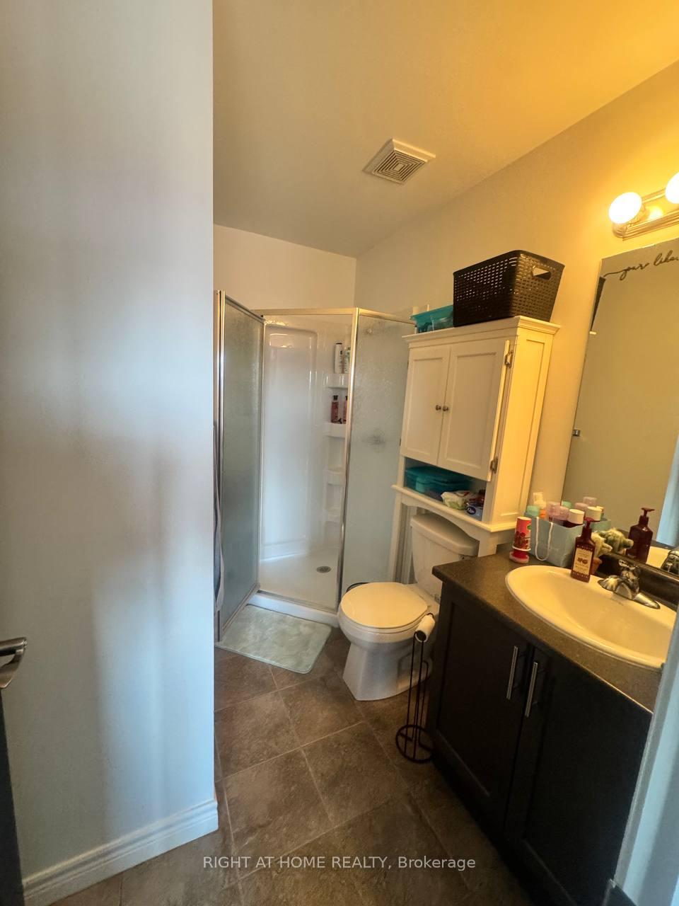 Photo 11 of 38 Bloom Crescent, Hamilton, Rural Glanbrook — HOMEH