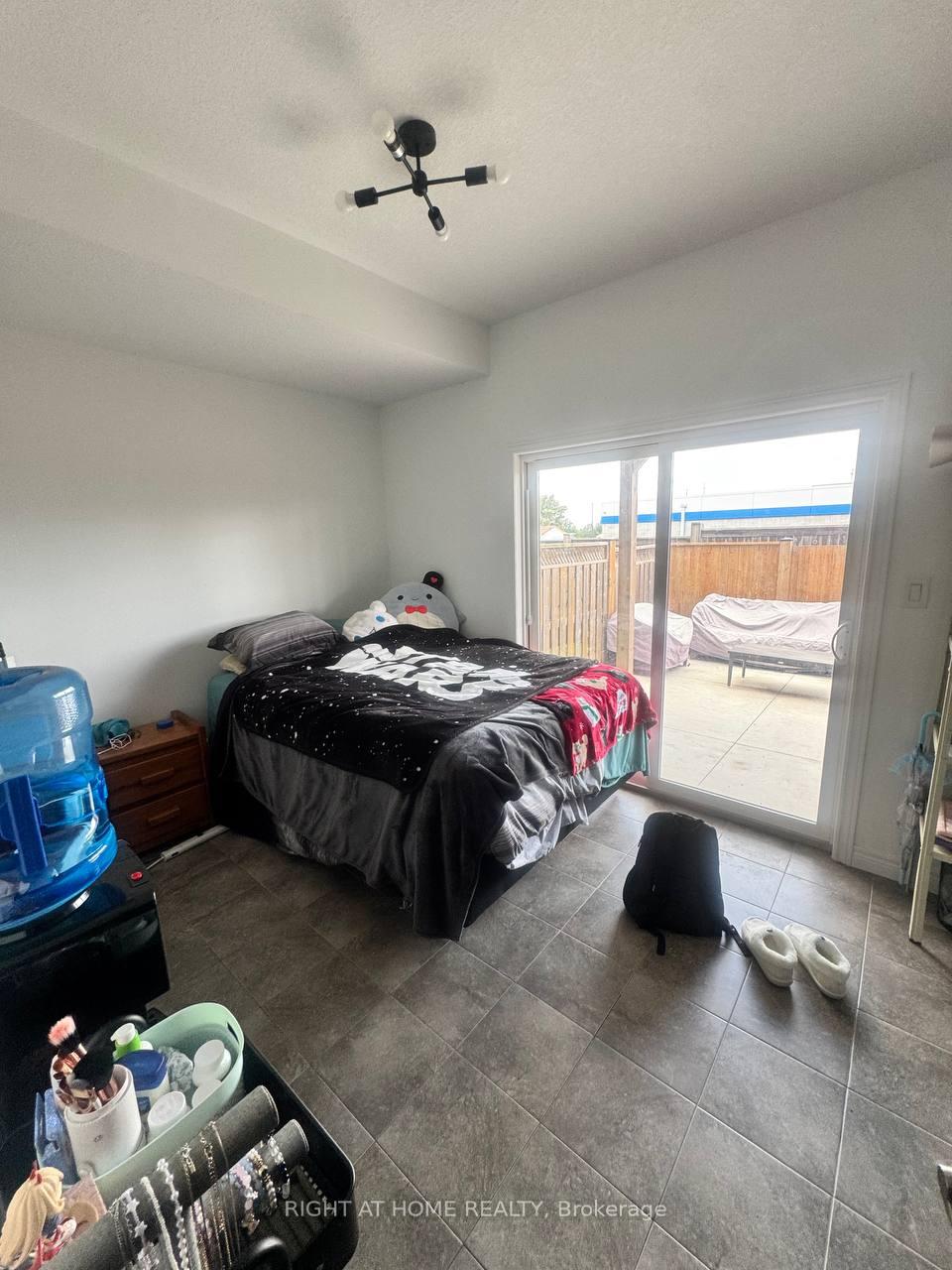 Photo 10 of 38 Bloom Crescent, Hamilton, Rural Glanbrook — HOMEH