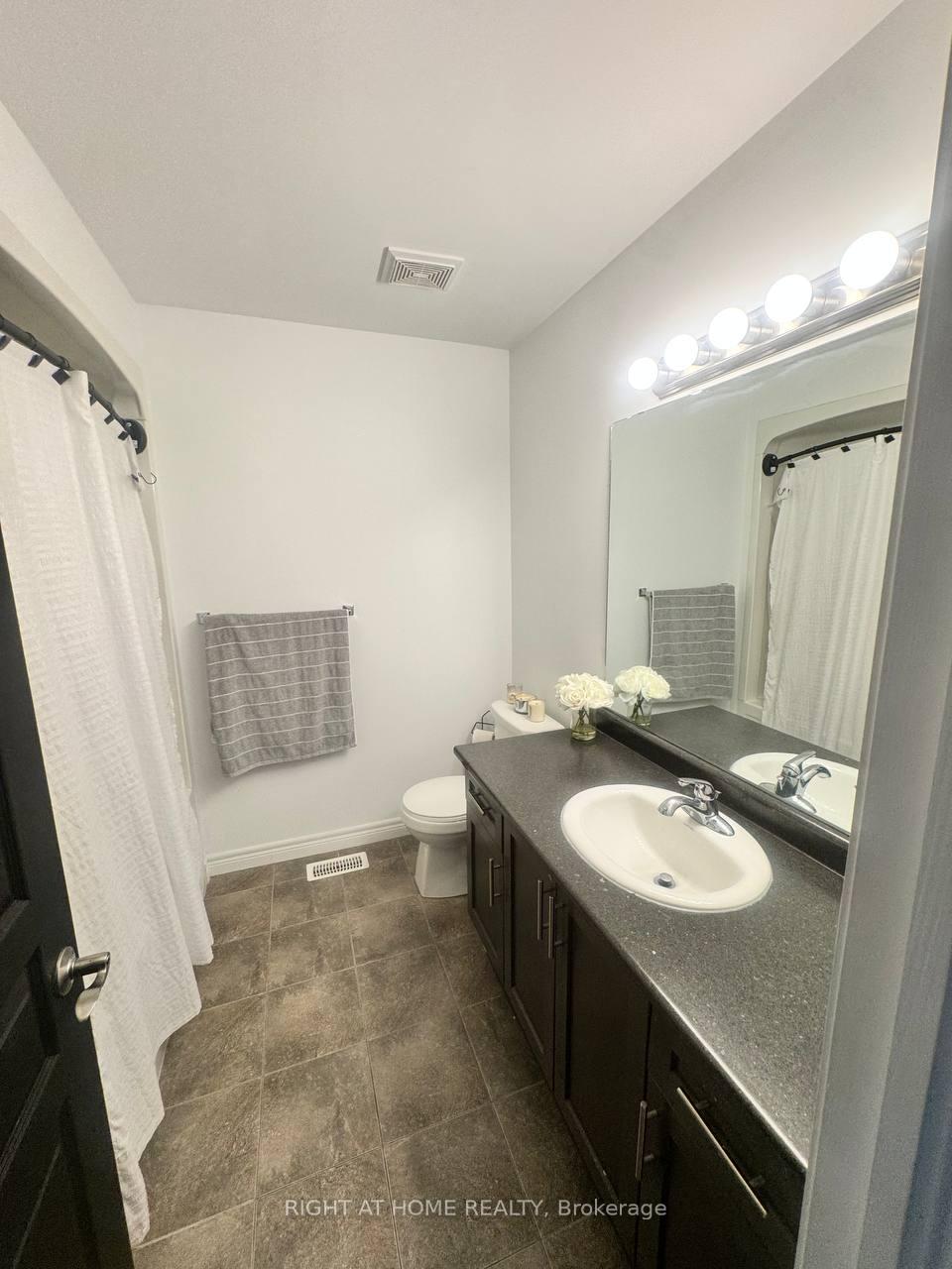 Photo 7 of 38 Bloom Crescent, Hamilton, Rural Glanbrook — HOMEH