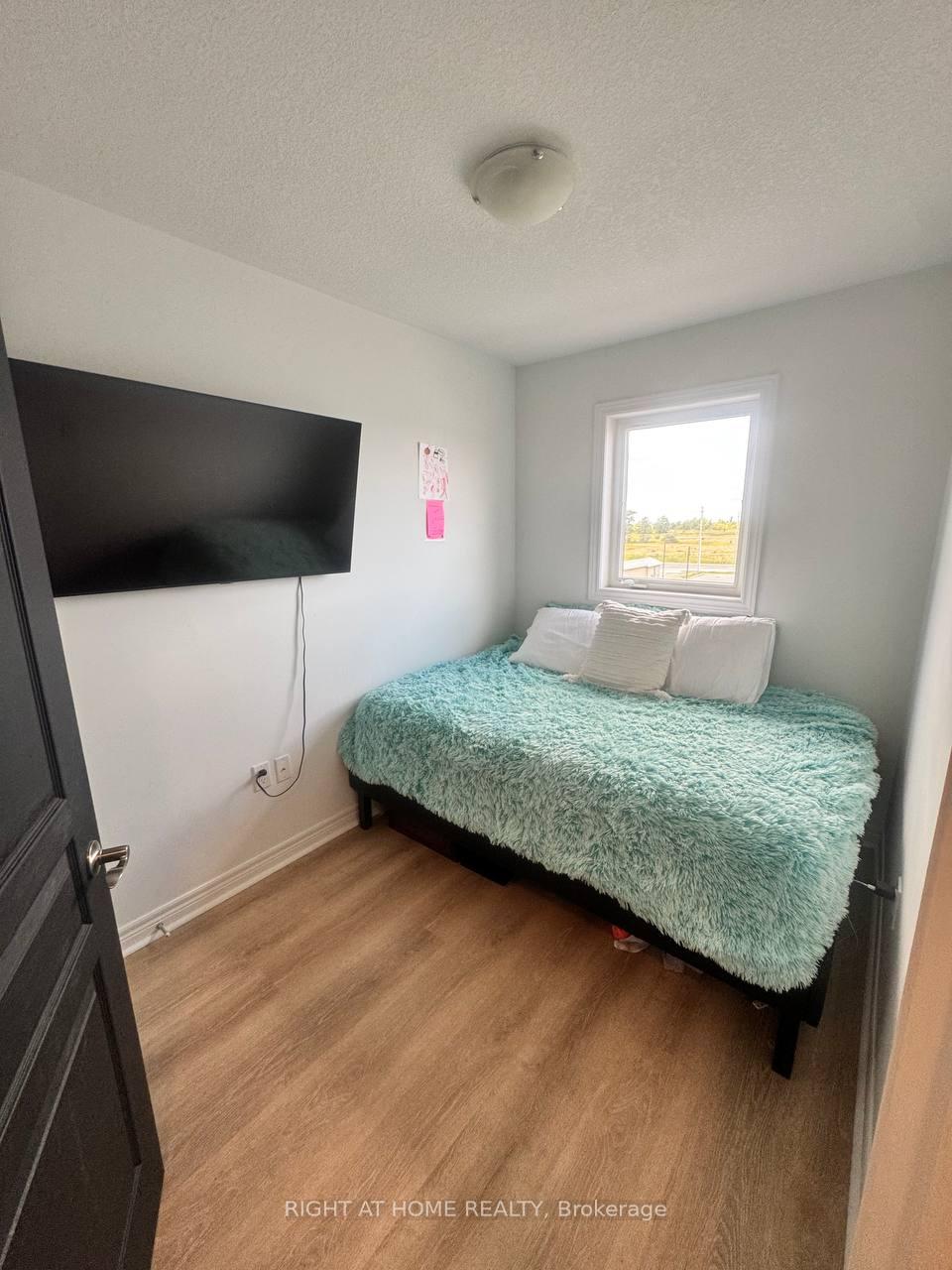 Photo 18 of 38 Bloom Crescent, Hamilton, Rural Glanbrook — HOMEH