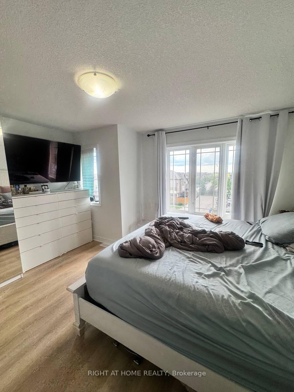 Photo 20 of 38 Bloom Crescent, Hamilton, Rural Glanbrook — HOMEH