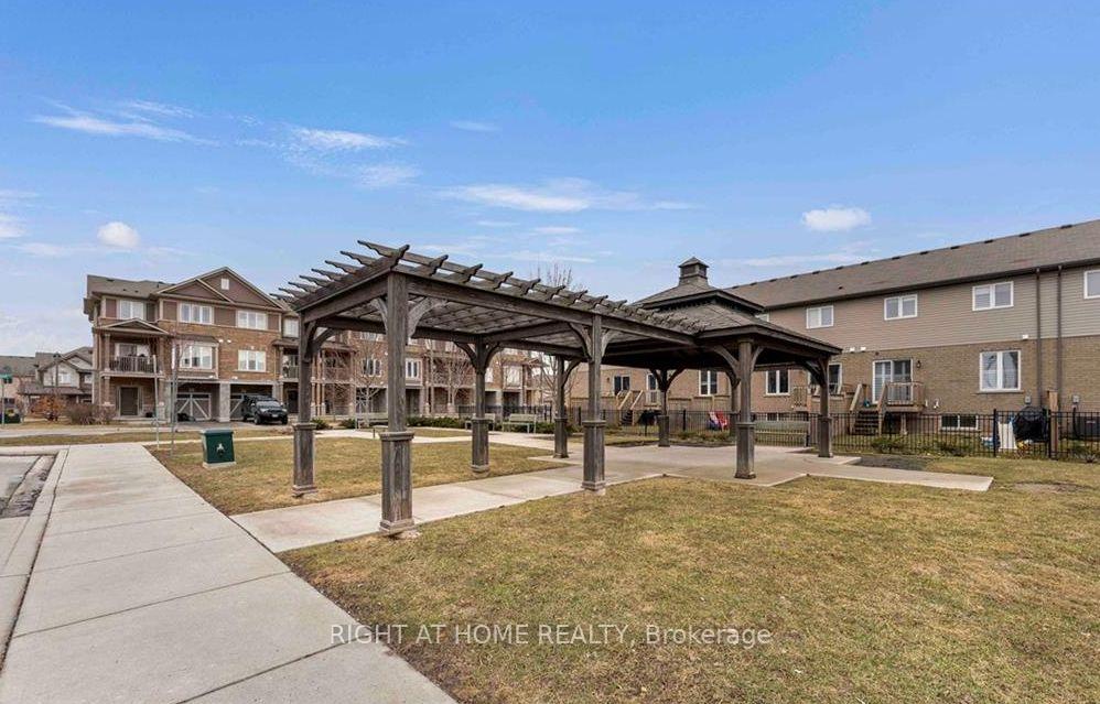 Photo 19 of 38 Bloom Crescent, Hamilton, Rural Glanbrook — HOMEH