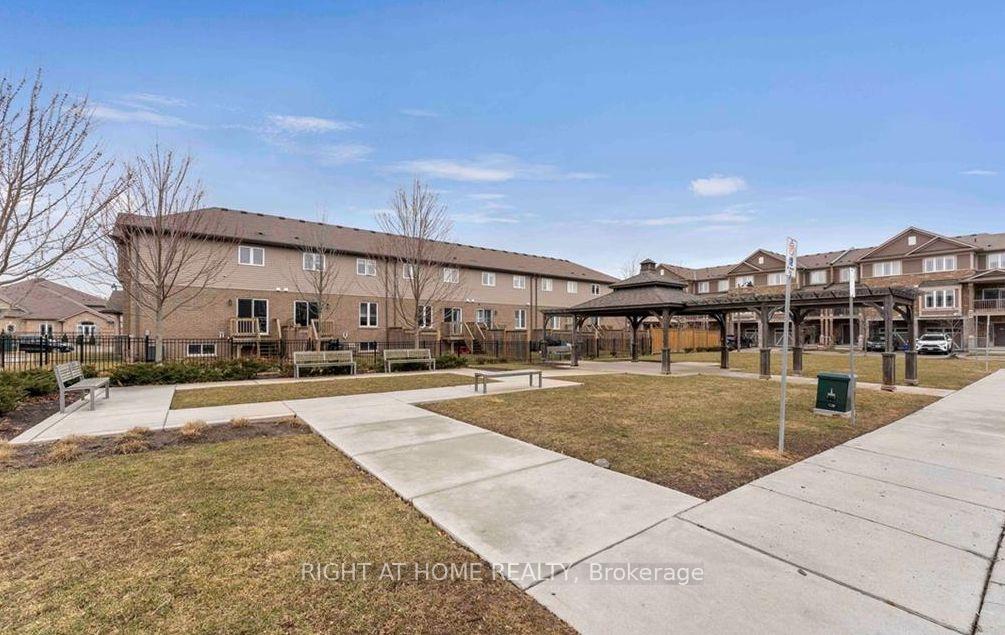 Photo 14 of 38 Bloom Crescent, Hamilton, Rural Glanbrook — HOMEH