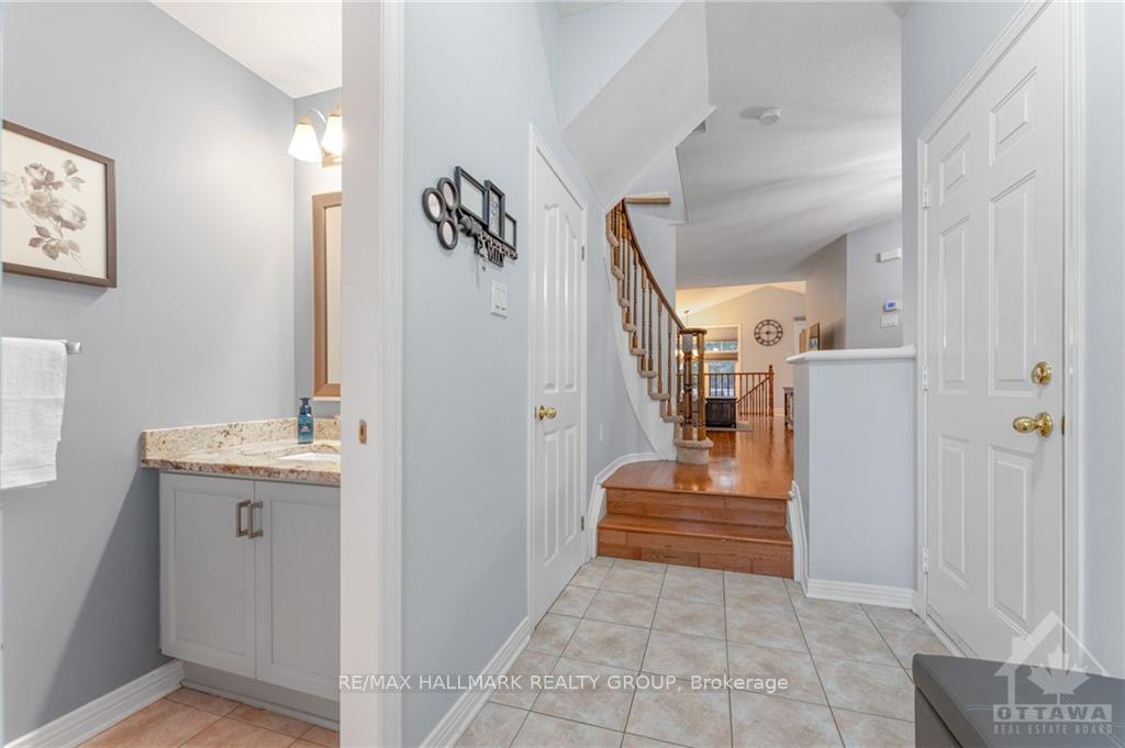 Photo 5 of 552 Wild Shore Crescent, Ottawa, Riverside South/Gloucester Glen — HOMEH