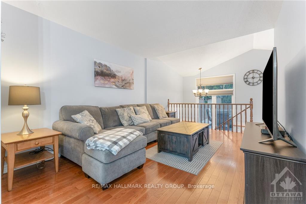 Photo 9 of 552 Wild Shore Crescent, Ottawa, Riverside South/Gloucester Glen — HOMEH