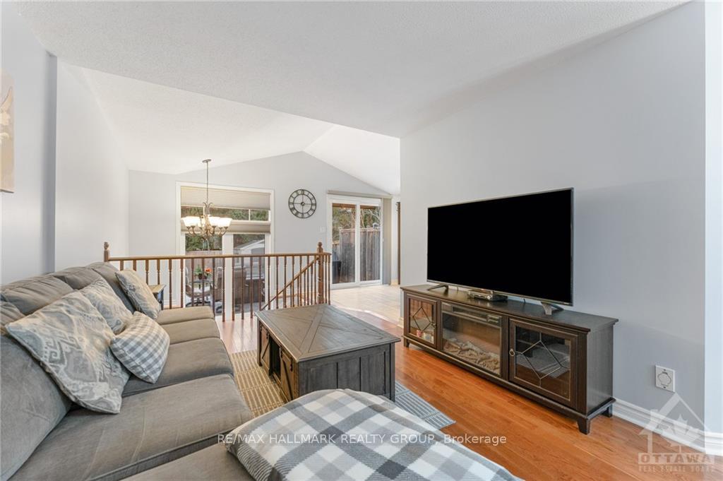 Photo 10 of 552 Wild Shore Crescent, Ottawa, Riverside South/Gloucester Glen — HOMEH