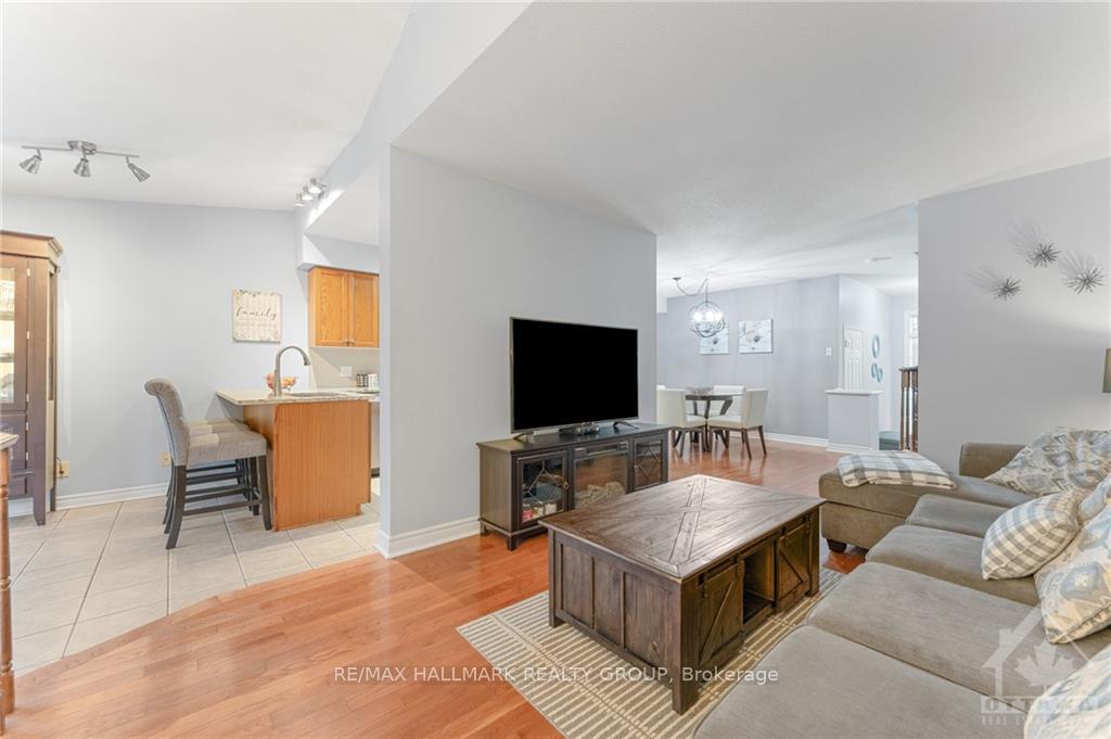 Photo 12 of 552 Wild Shore Crescent, Ottawa, Riverside South/Gloucester Glen — HOMEH